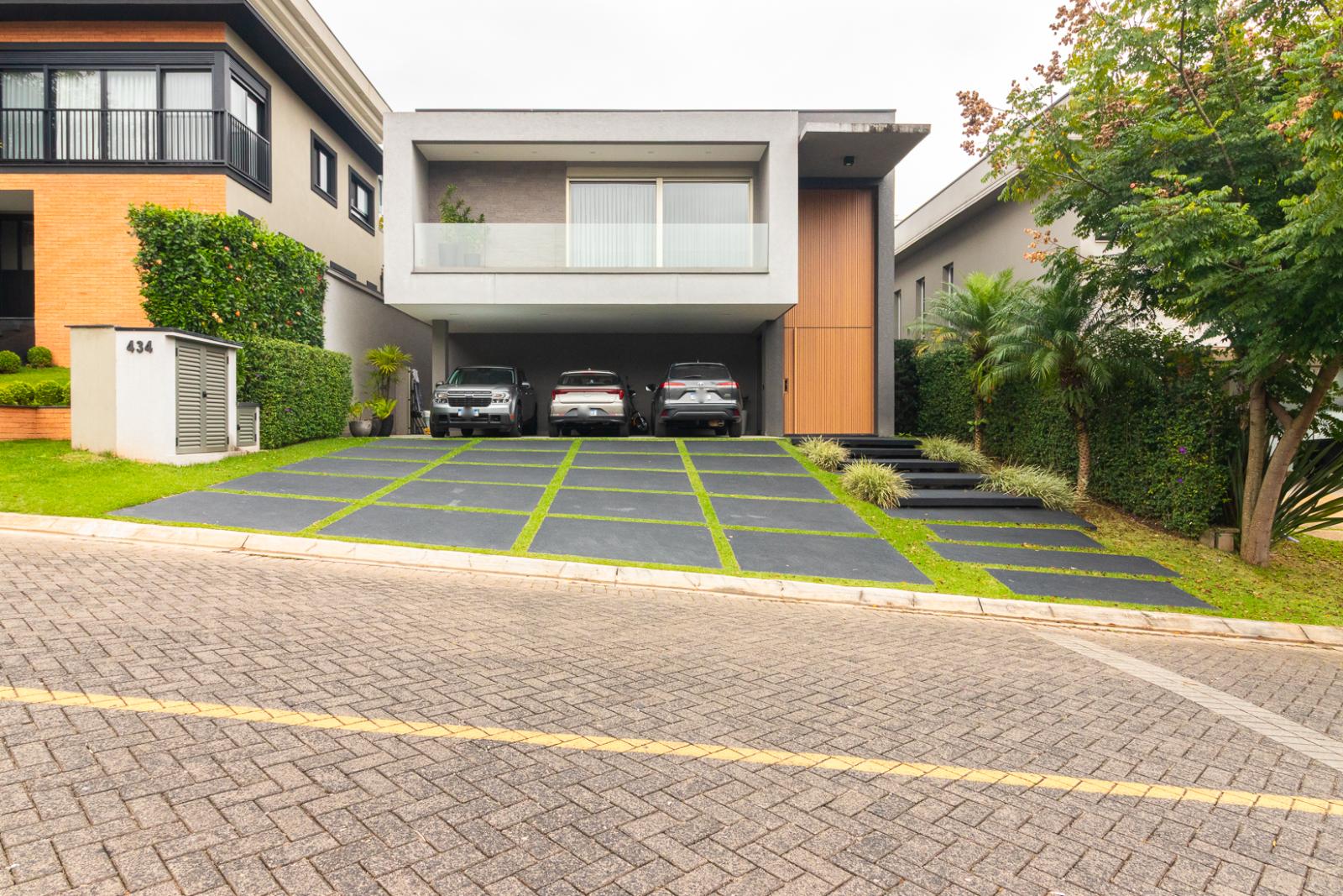 Fachada casa à venda em Tambore 11, Alphaville, Santana de Parnaíba — 4 suítes, 400 m² — imagem 1 de 44