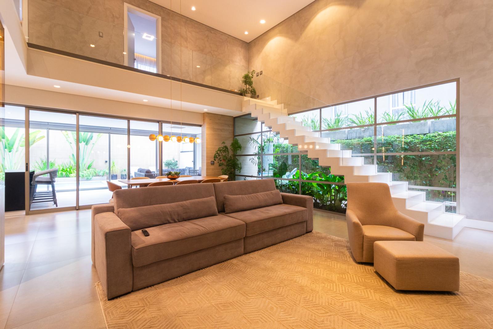 Área de convivência casa à venda em Tambore 11, Alphaville, Santana de Parnaíba — 4 suítes, 400 m² — imagem 6 de 44