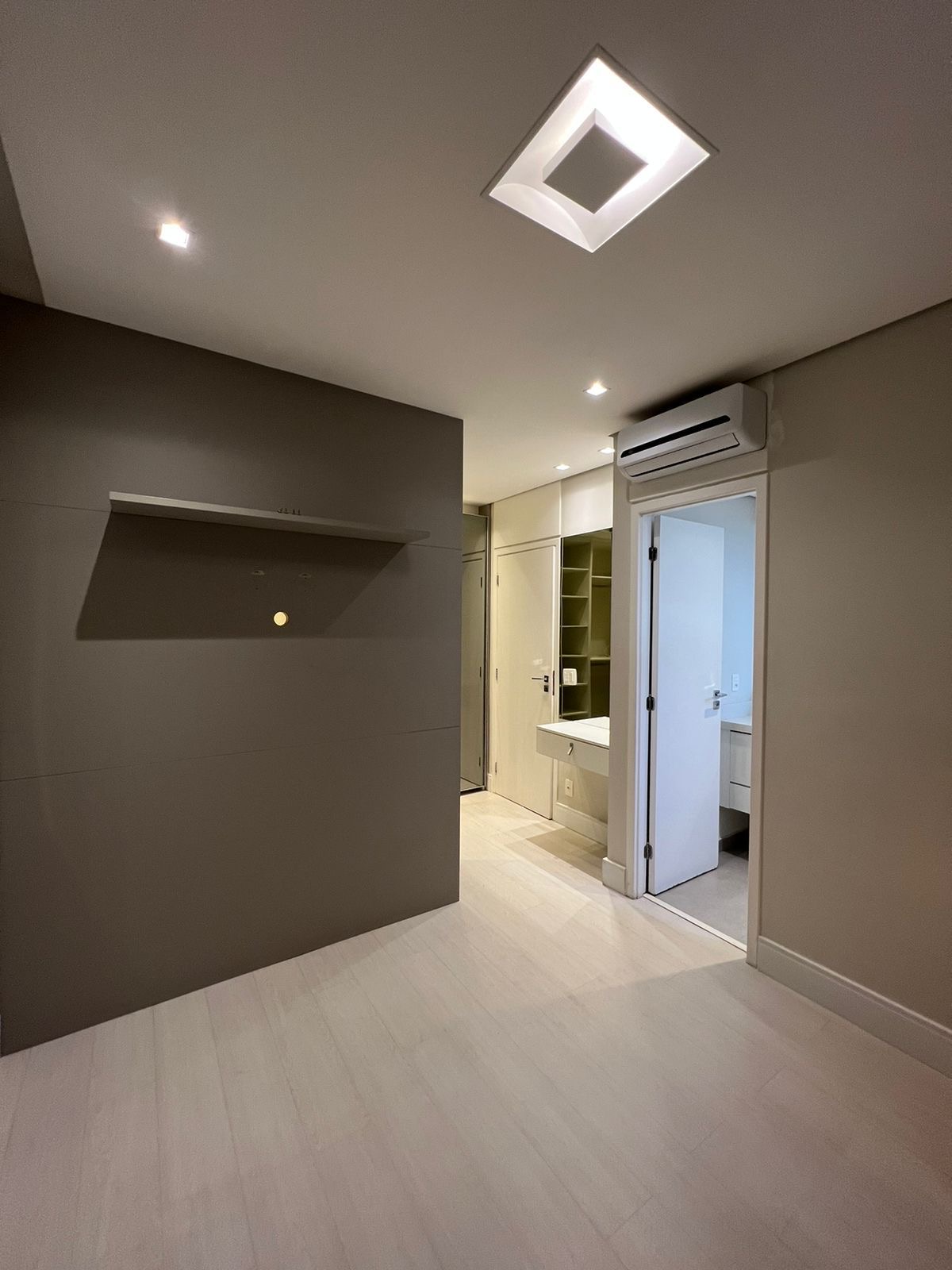 Suíte principal apartamento para alugar em Alphaville, Barueri — 81 m² — imagem 4 de 12