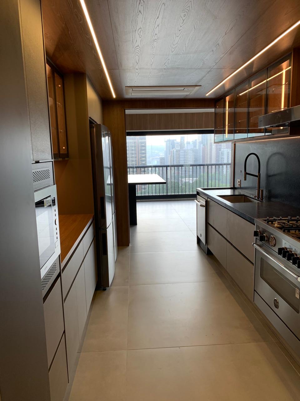 Sala de estar apartamento para alugar em Edificio Oiapoque, Alphaville, Barueri — 4 suítes, 360 m² — imagem 2 de 5