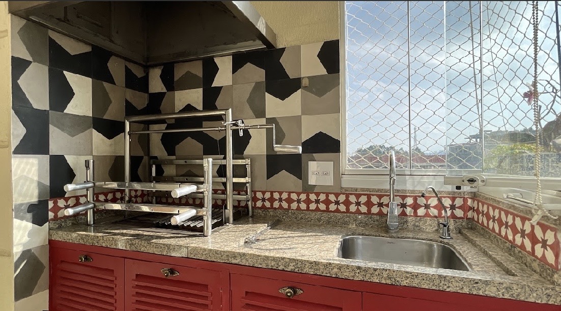 Sala de estar apartamento à venda em Jardins de Tambore , Alphaville, Santana de Parnaíba — 2 suítes, 100 m² — imagem 2 de 8