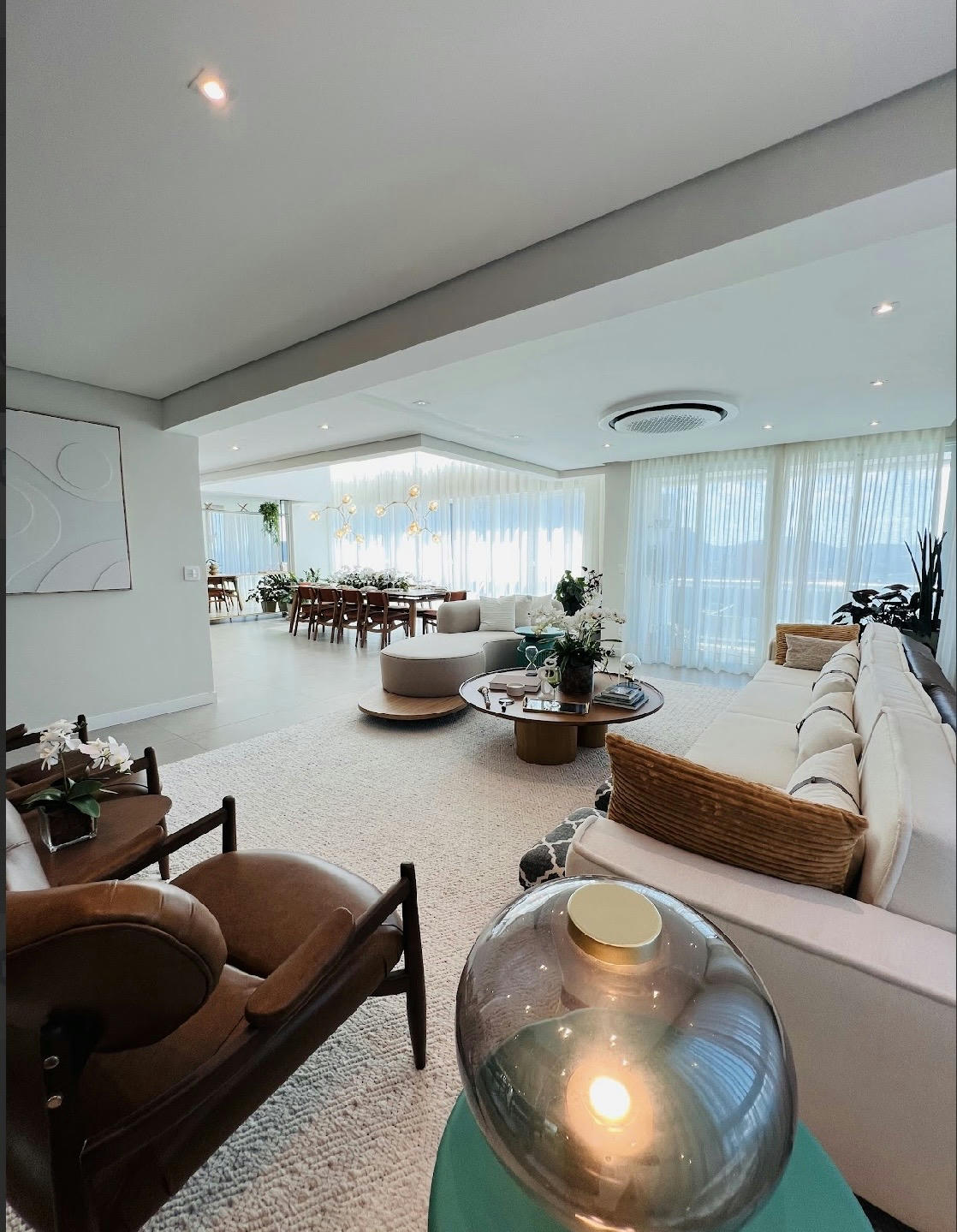 Área de convivência apartamento à venda em Edificio Vogue, Alphaville, Barueri — 4 suítes — imagem 6 de 15