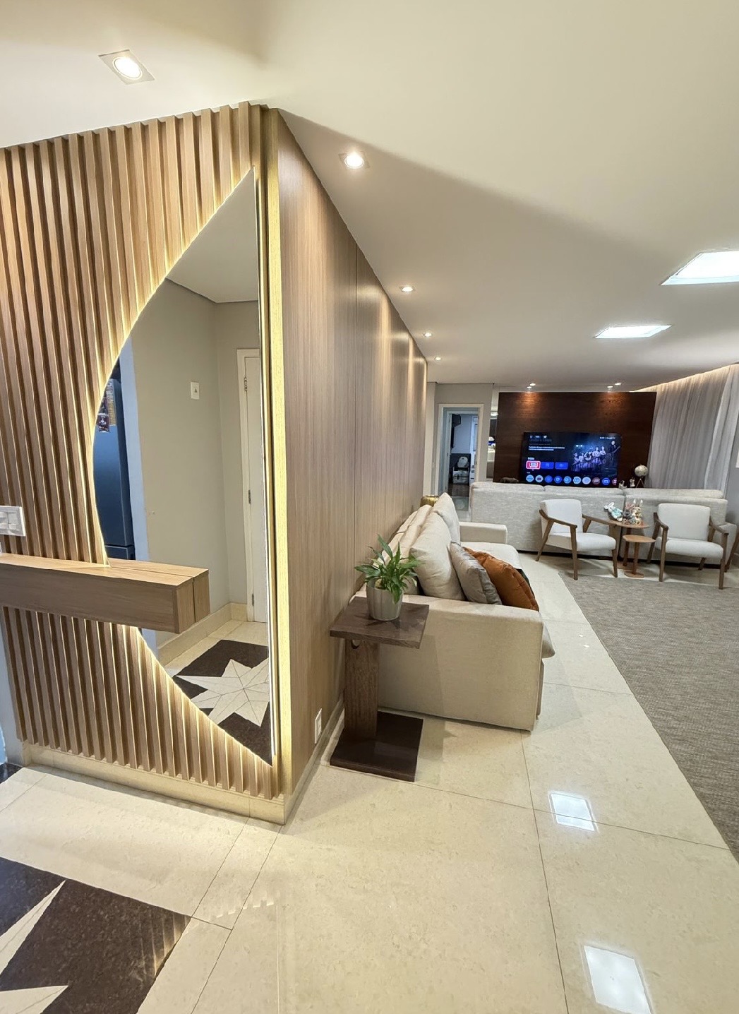 Sala de estar apartamento para alugar em Ghaia Tambore, Alphaville, Santana de Parnaíba — 3 suítes, 158 m² — imagem 2 de 5