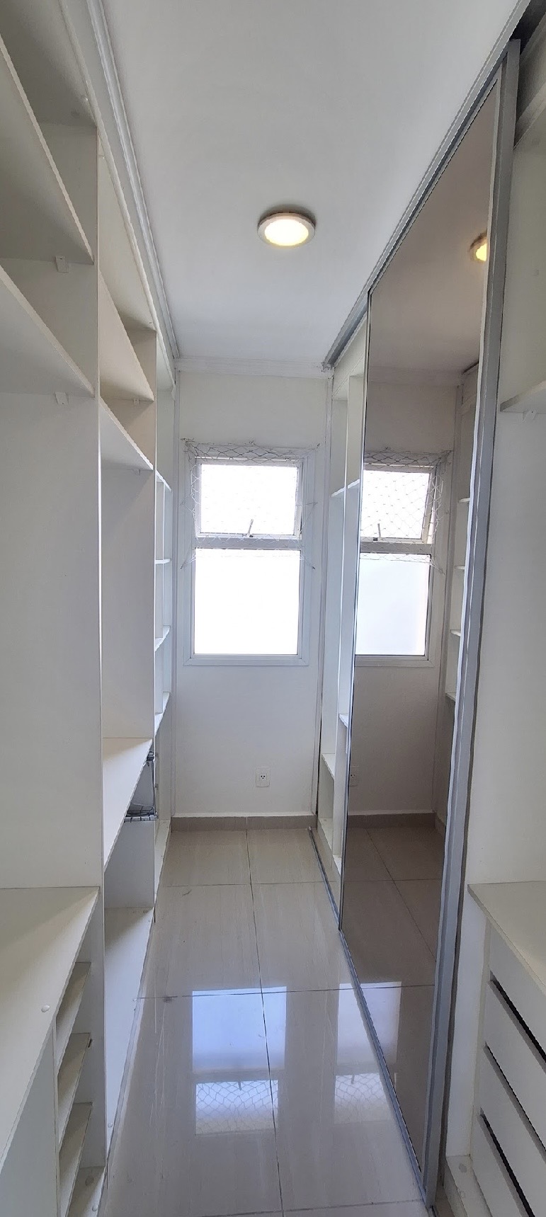 Suíte principal apartamento à venda em Resort Tambore, Alphaville, Santana de Parnaíba — 2 suítes, 113 m² — imagem 4 de 5