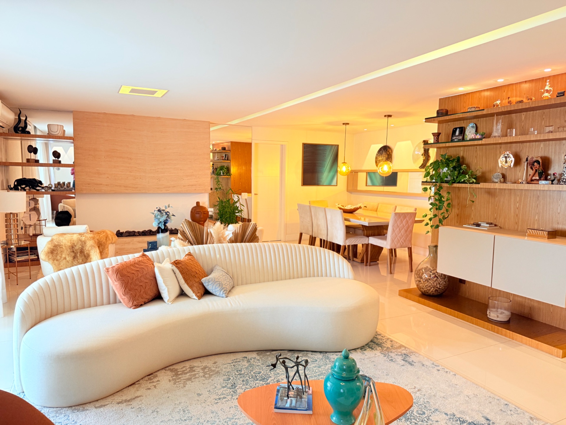 Sala de estar apartamento à venda em Eredita, Alphaville, Santana de Parnaíba — 3 suítes, 202 m² — imagem 2 de 31