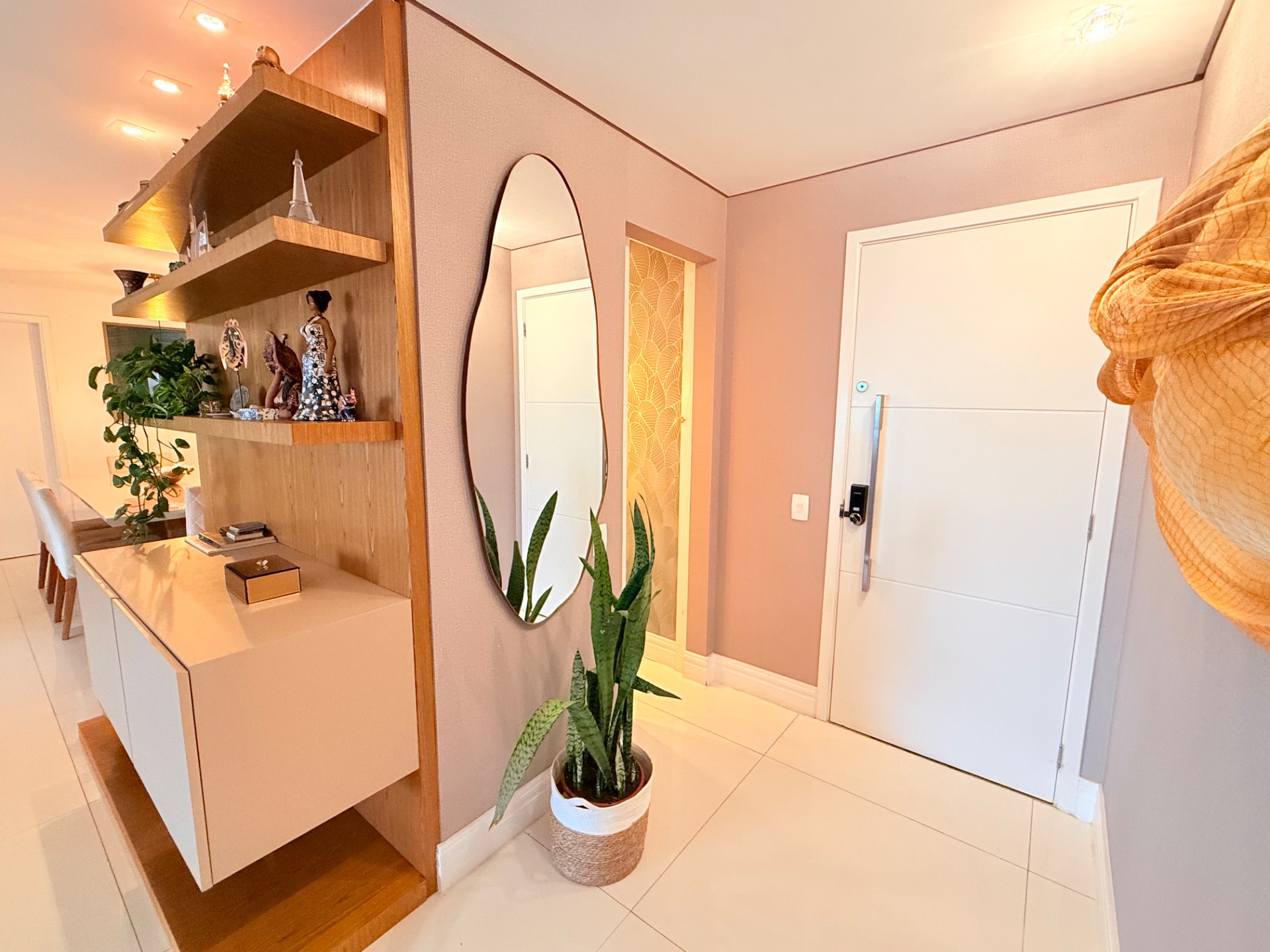 Suíte principal apartamento à venda em Eredita, Alphaville, Santana de Parnaíba — 3 suítes, 202 m² — imagem 4 de 31