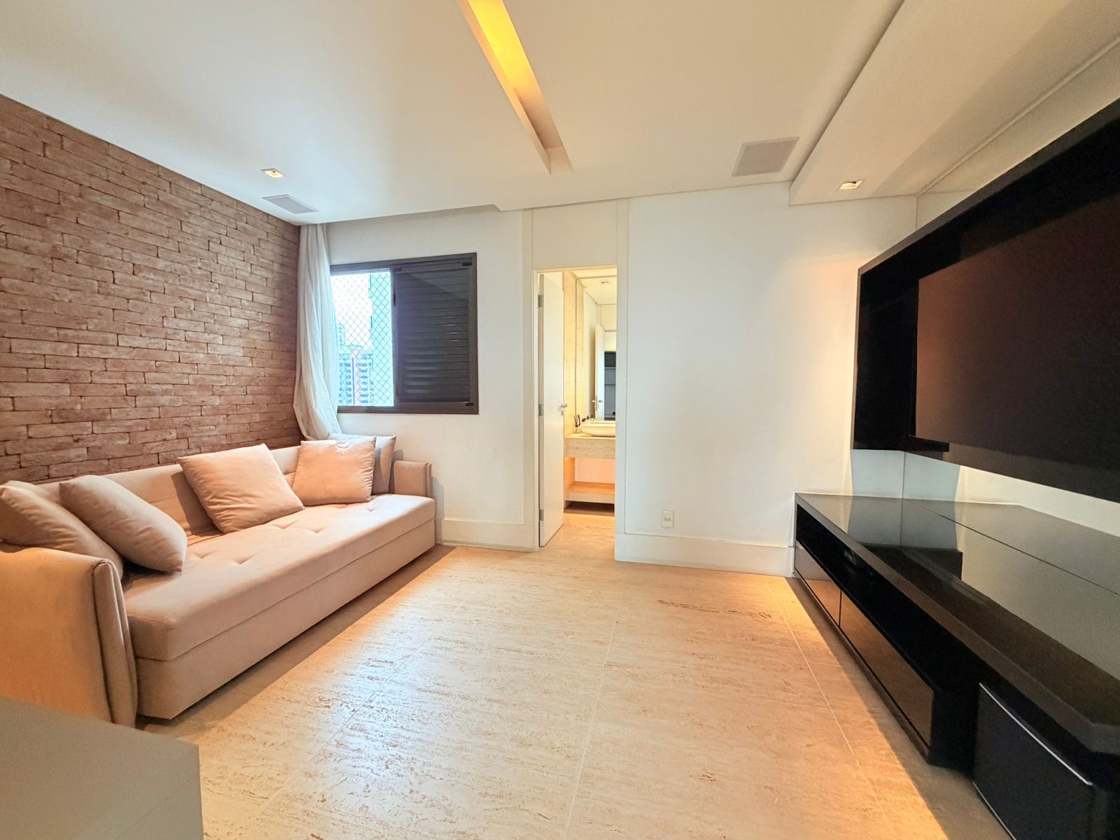 Suíte principal apartamento à venda em Edificio America 2, Alphaville, Barueri — 2 suítes, 128 m² — imagem 4 de 13