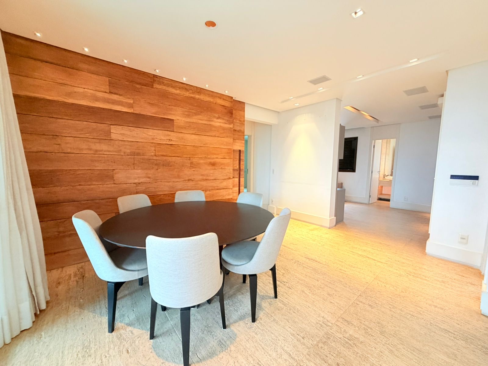 Área de convivência apartamento à venda em Edificio America 2, Alphaville, Barueri — 2 suítes, 128 m² — imagem 6 de 13