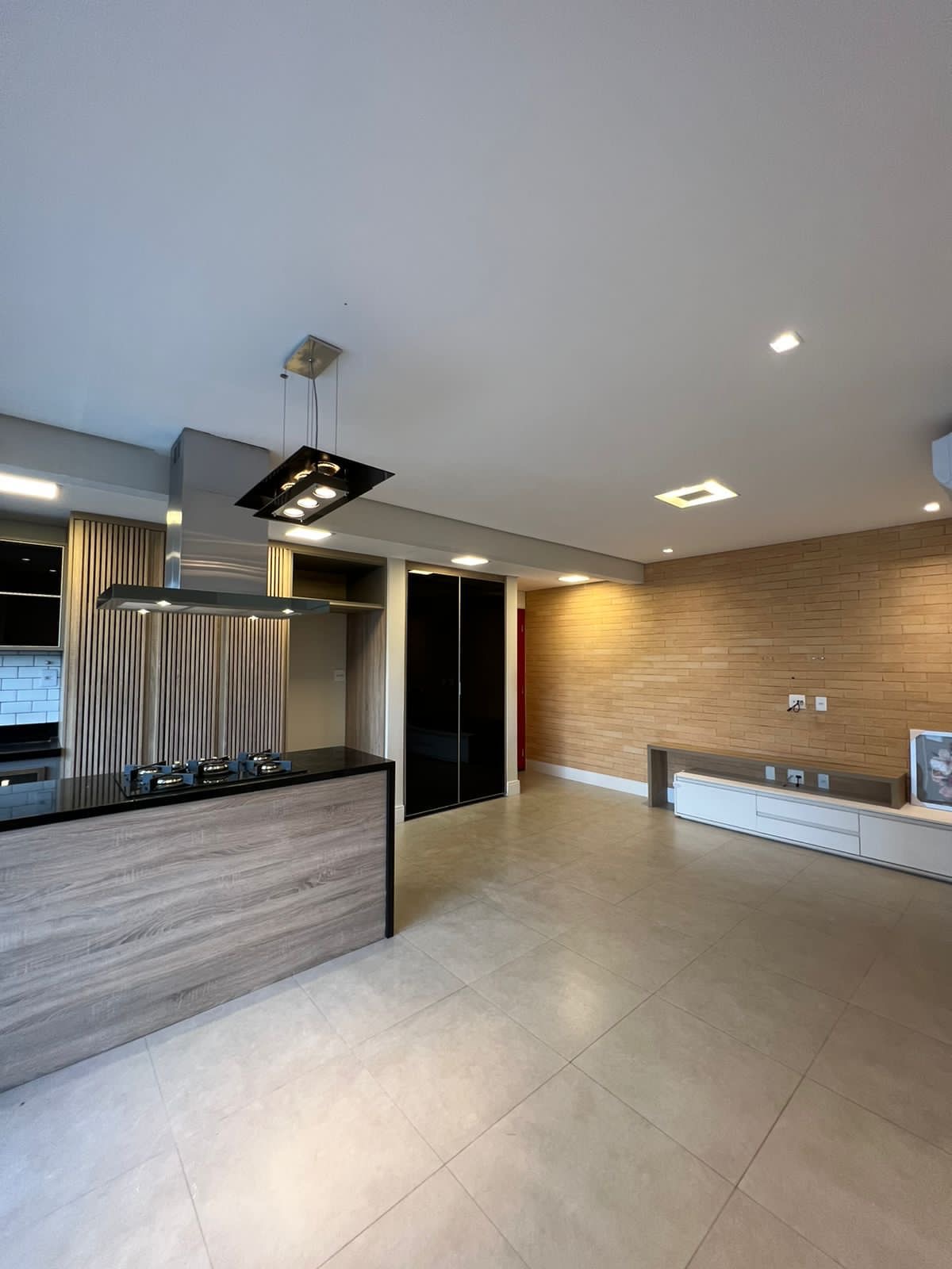 Cozinha e área gourmet apartamento para alugar em Royal Park Alphaville, Alphaville, Barueri — 2 suítes, 81 m² — imagem 3 de 20