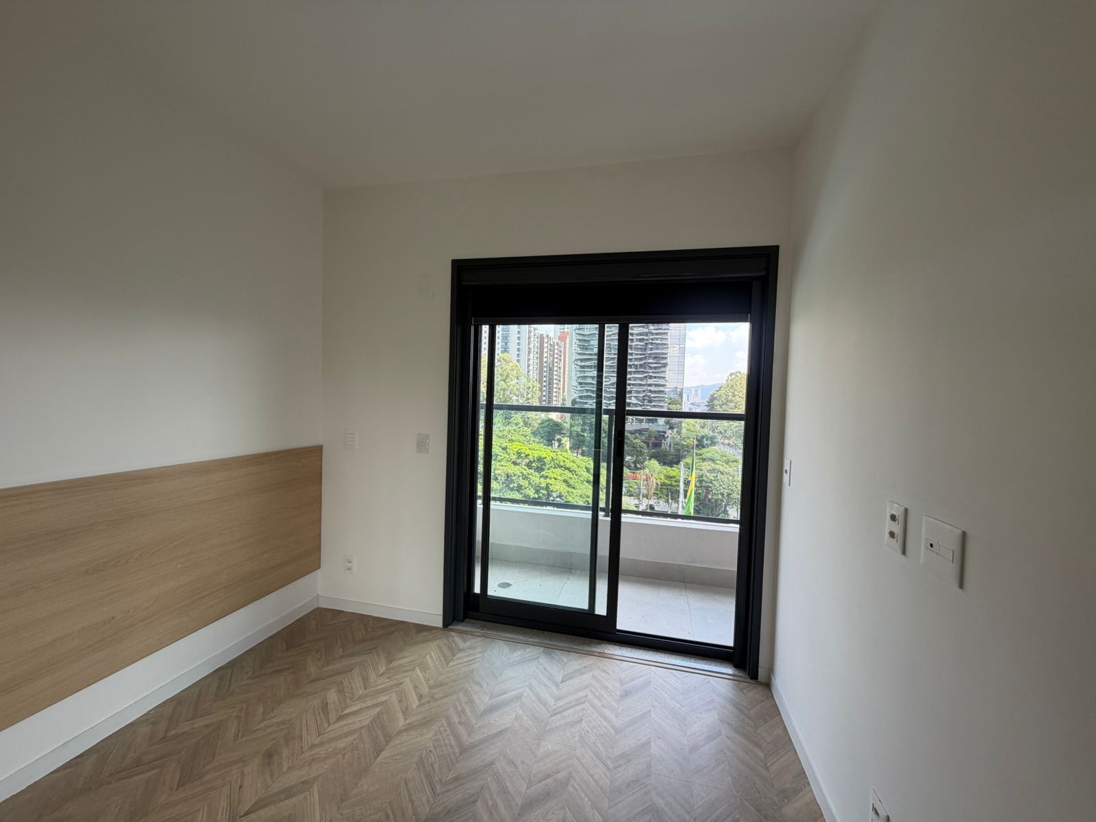 Sala de estar apartamento à venda em Oka Mamore, Alphaville, Barueri — 2 suítes — imagem 2 de 9