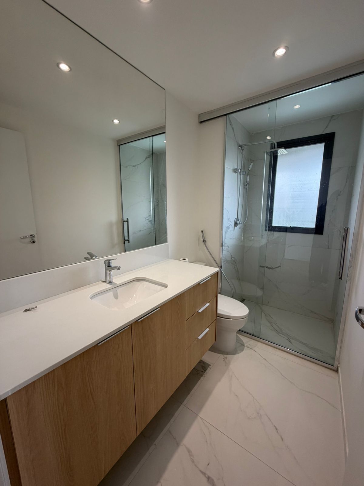 Cozinha e área gourmet apartamento à venda em Oka Mamore, Alphaville, Barueri — 2 suítes — imagem 3 de 9