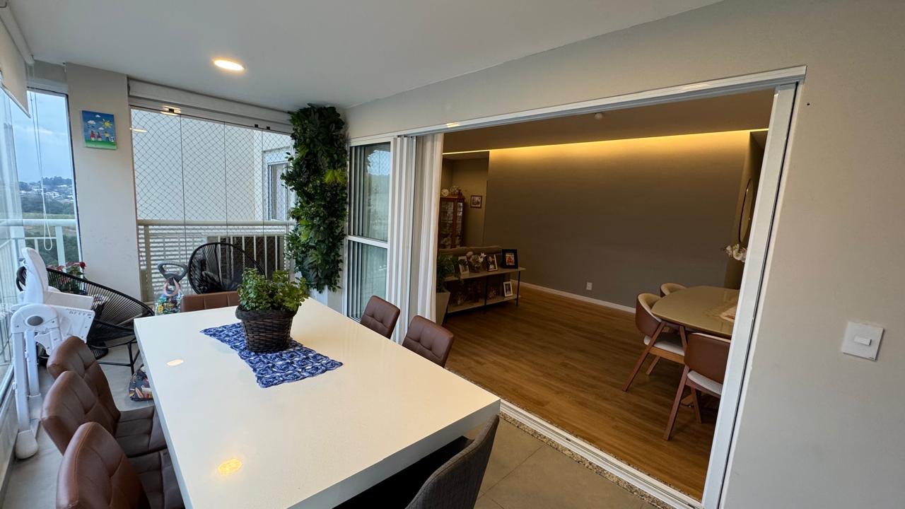 Sala de estar apartamento à venda em Ghaia Tambore, Alphaville, Santana de Parnaíba — 1 suíte, 132 m² — imagem 2 de 13
