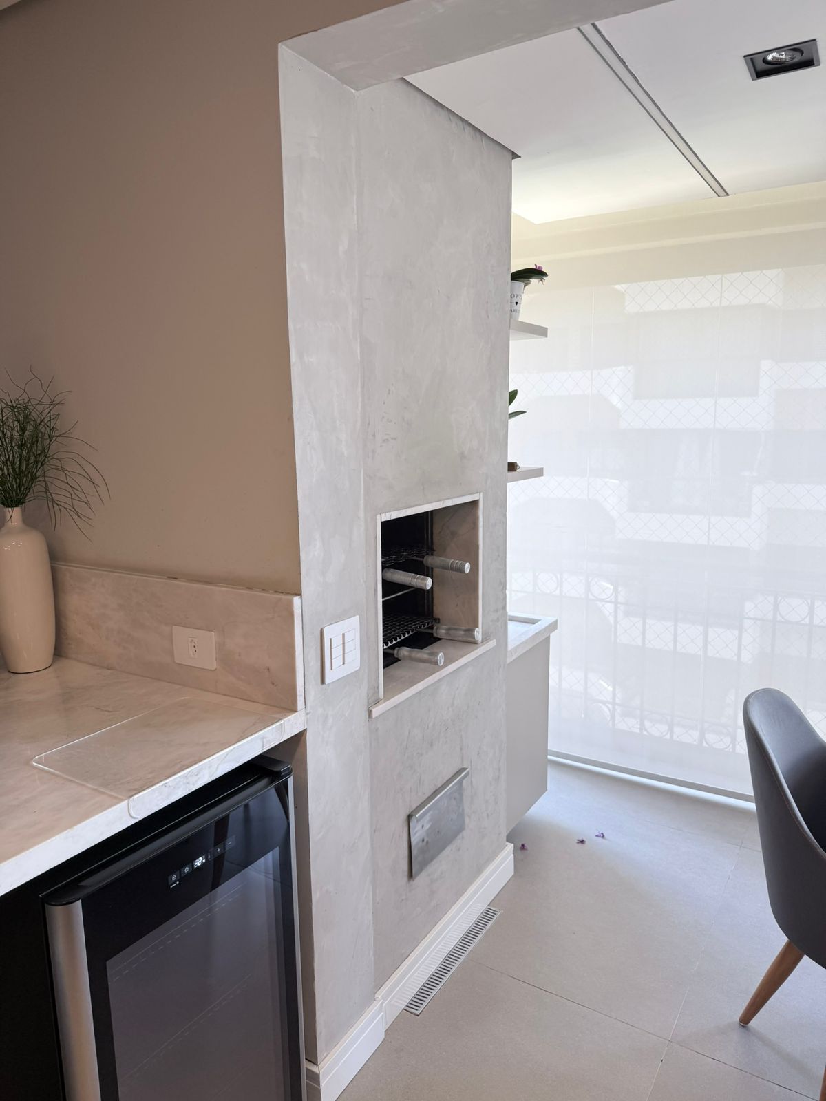 Sala de estar apartamento para alugar em Condominio Edificio Saint Paul, Alphaville, Barueri — 3 suítes, 177 m² — imagem 2 de 21