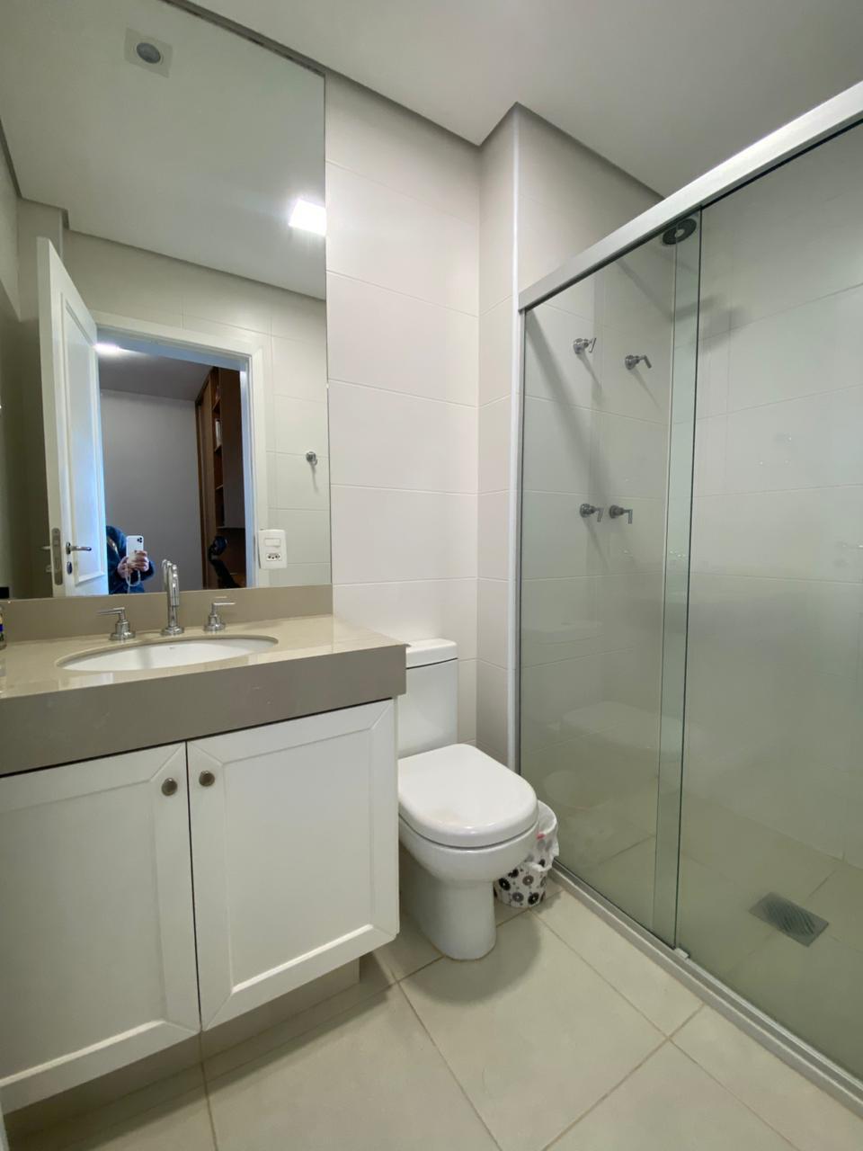 Sala de estar apartamento à venda em Boulevard Tambore, Alphaville, Santana de Parnaíba — 4 suítes, 228 m² — imagem 2 de 32