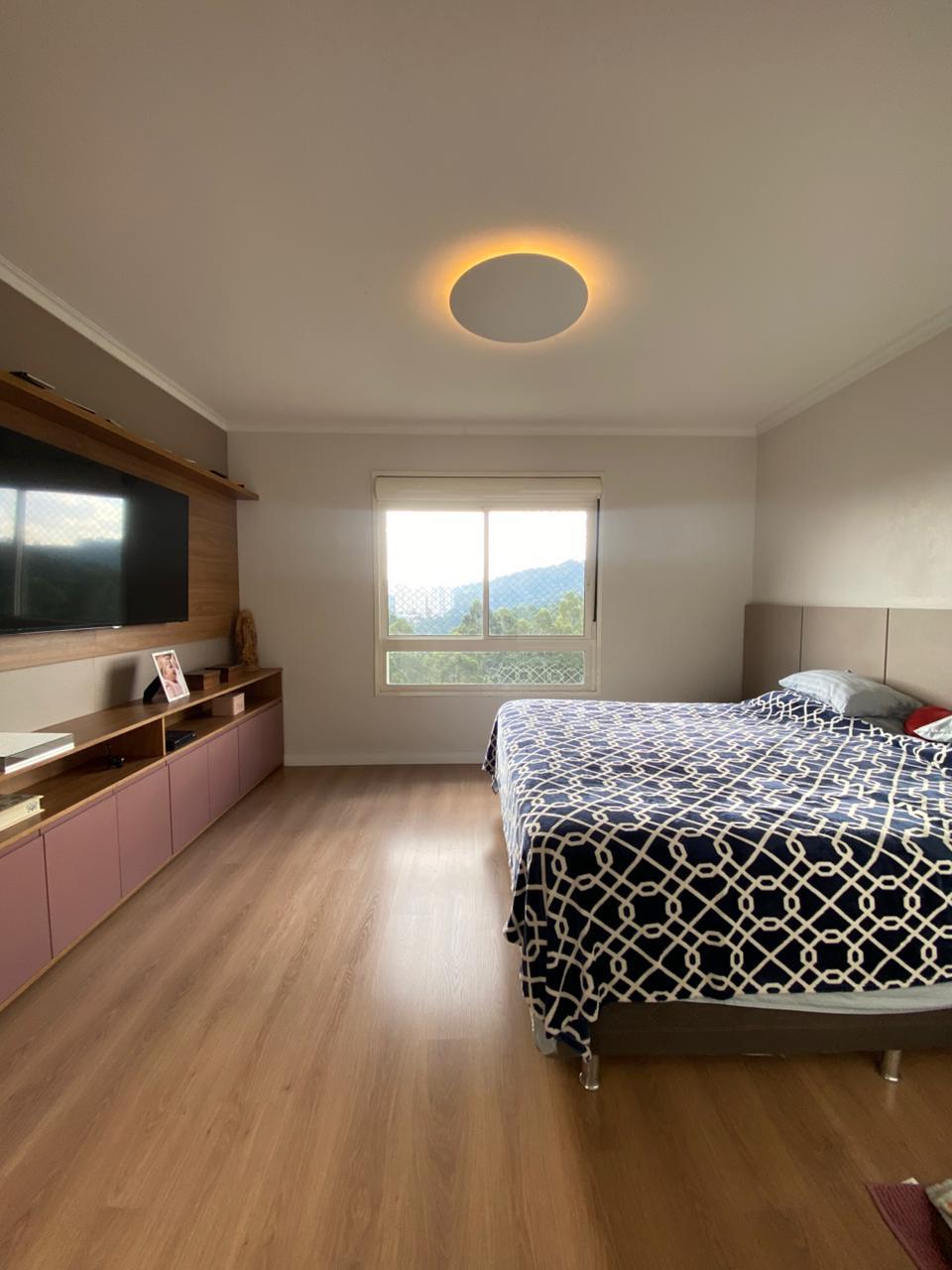 Suíte principal apartamento à venda em Boulevard Tambore, Alphaville, Santana de Parnaíba — 4 suítes, 228 m² — imagem 4 de 32