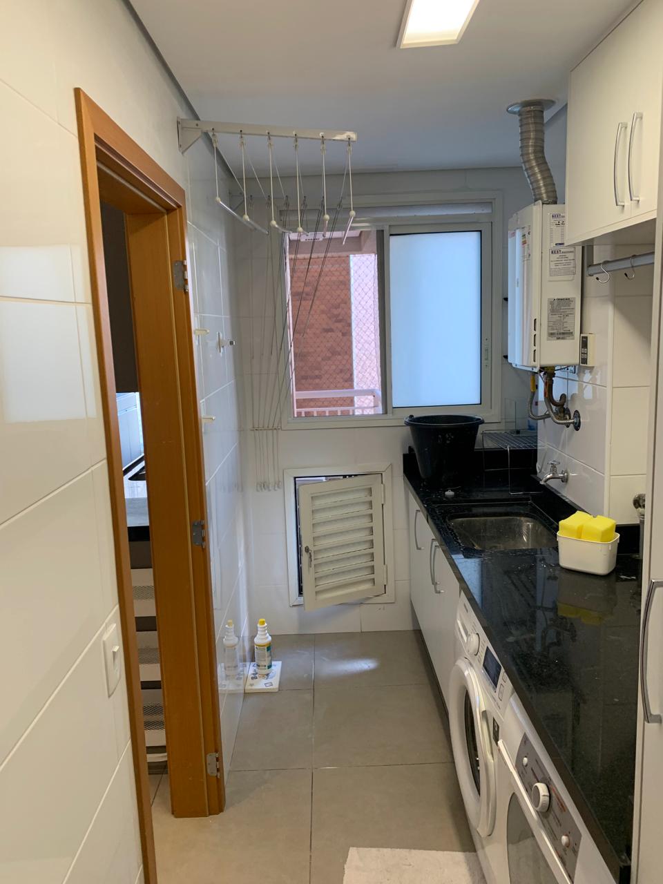 Cozinha e área gourmet apartamento para alugar em Boulevard Tambore, Alphaville, Santana de Parnaíba — 3 suítes, 169 m² — imagem 3 de 27
