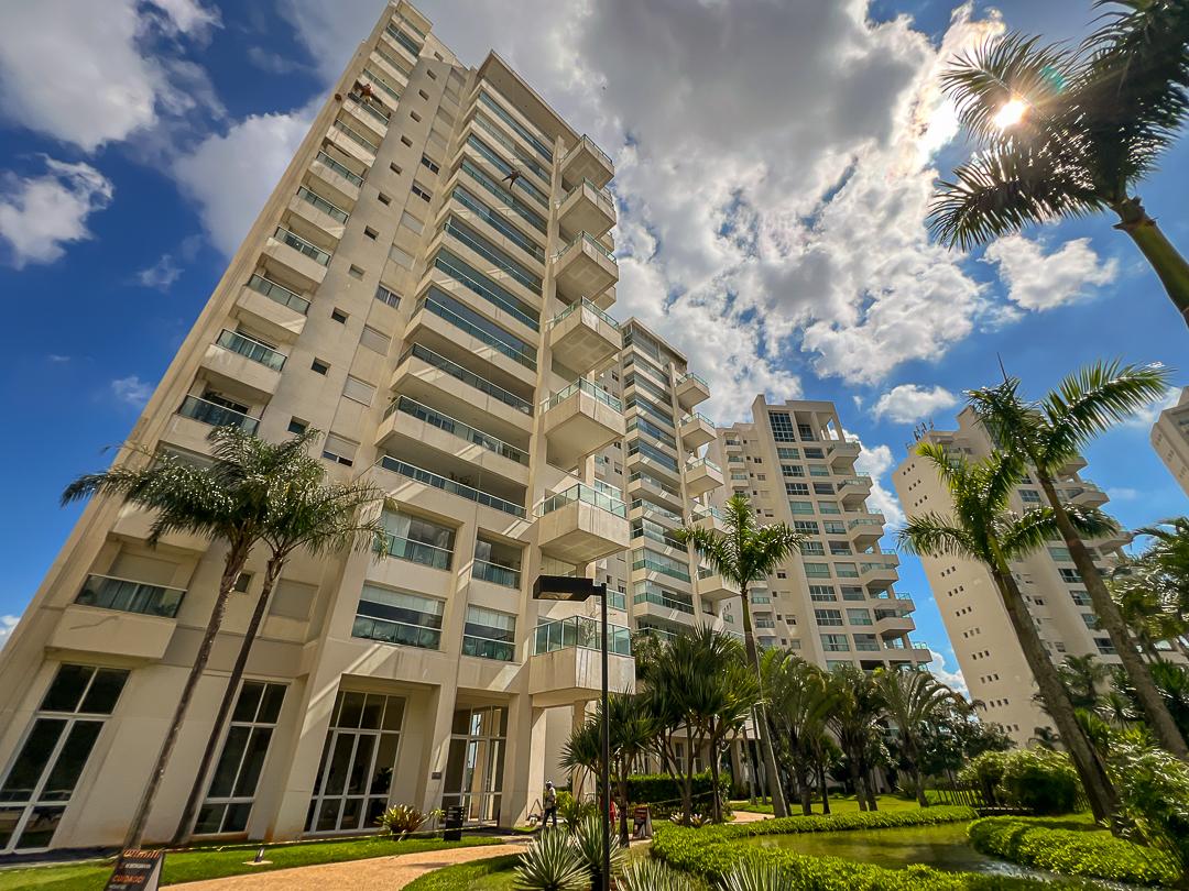 Sala de estar apartamento à venda em Condominio Penthouses, Alphaville, Santana de Parnaíba — 3 suítes, 284 m² — imagem 2 de 53