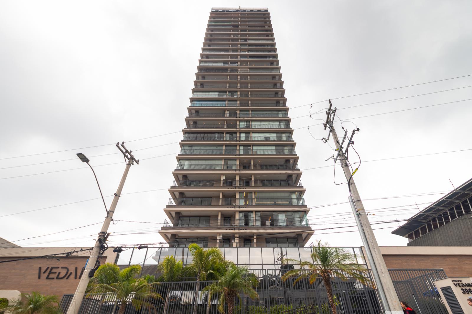 Sala de estar apartamento à venda em Condomínio Vedara Alphaville, Alphaville, Barueri — 3 suítes, 120 m² — imagem 2 de 37