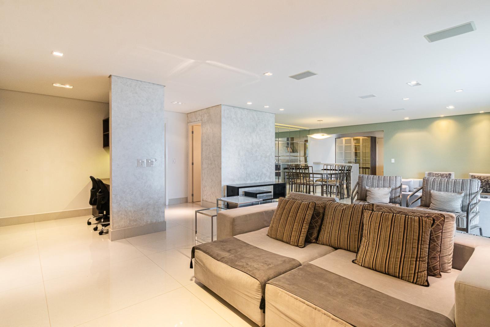 Cozinha e área gourmet apartamento à venda ou para alugar em Eredita, Alphaville, Santana de Parnaíba — 3 suítes, 202 m² — imagem 3 de 28