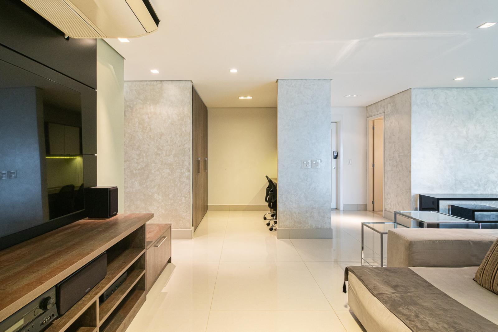 Suíte principal apartamento à venda ou para alugar em Eredita, Alphaville, Santana de Parnaíba — 3 suítes, 202 m² — imagem 4 de 28