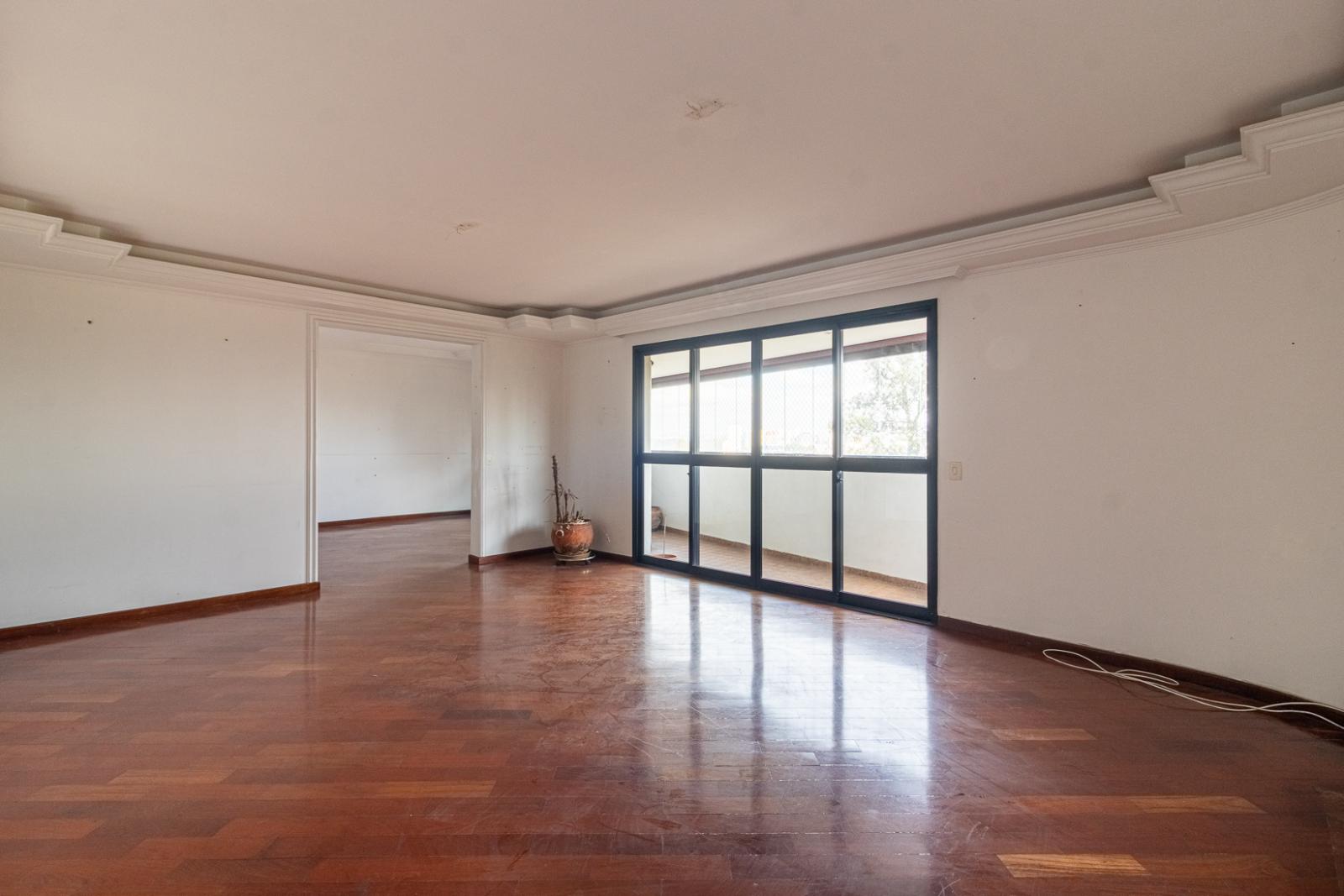 Suíte principal apartamento à venda em Condomínio Edifício Europa, Alphaville, Barueri — 2 suítes, 203 m² — imagem 4 de 27