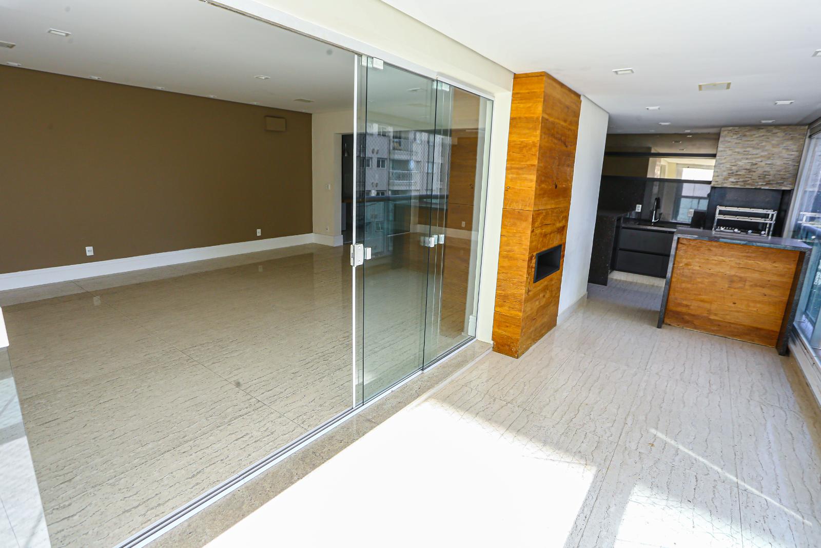 Sala de estar apartamento à venda em Condominio Splendore, Alphaville, Barueri — 3 suítes, 235 m² — imagem 2 de 10