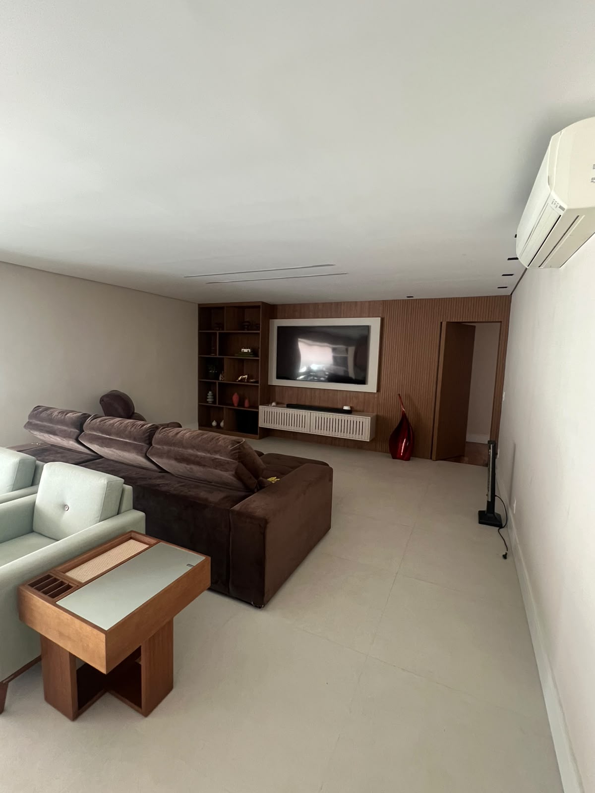 Sala de estar apartamento para alugar em Condominio Splendore, Alphaville, Barueri — 3 suítes, 241 m² — imagem 2 de 15