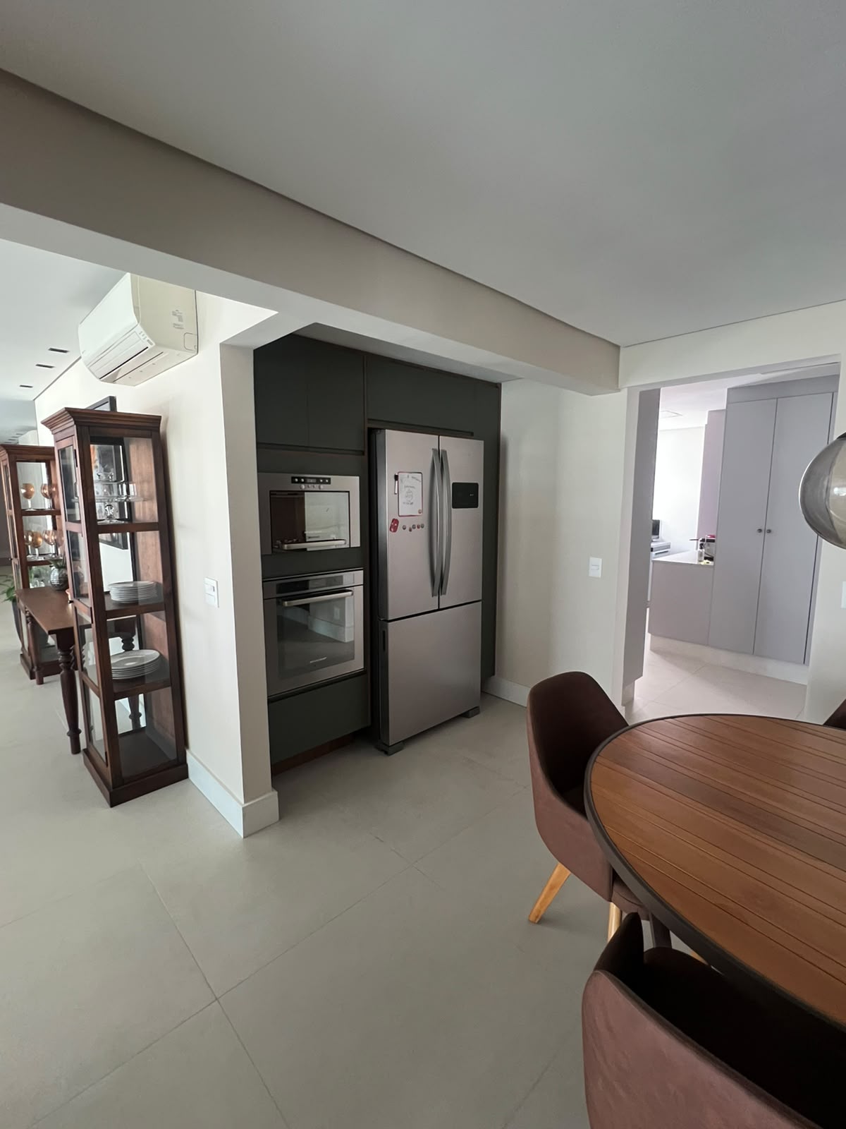 Cozinha e área gourmet apartamento para alugar em Condominio Splendore, Alphaville, Barueri — 3 suítes, 241 m² — imagem 3 de 15