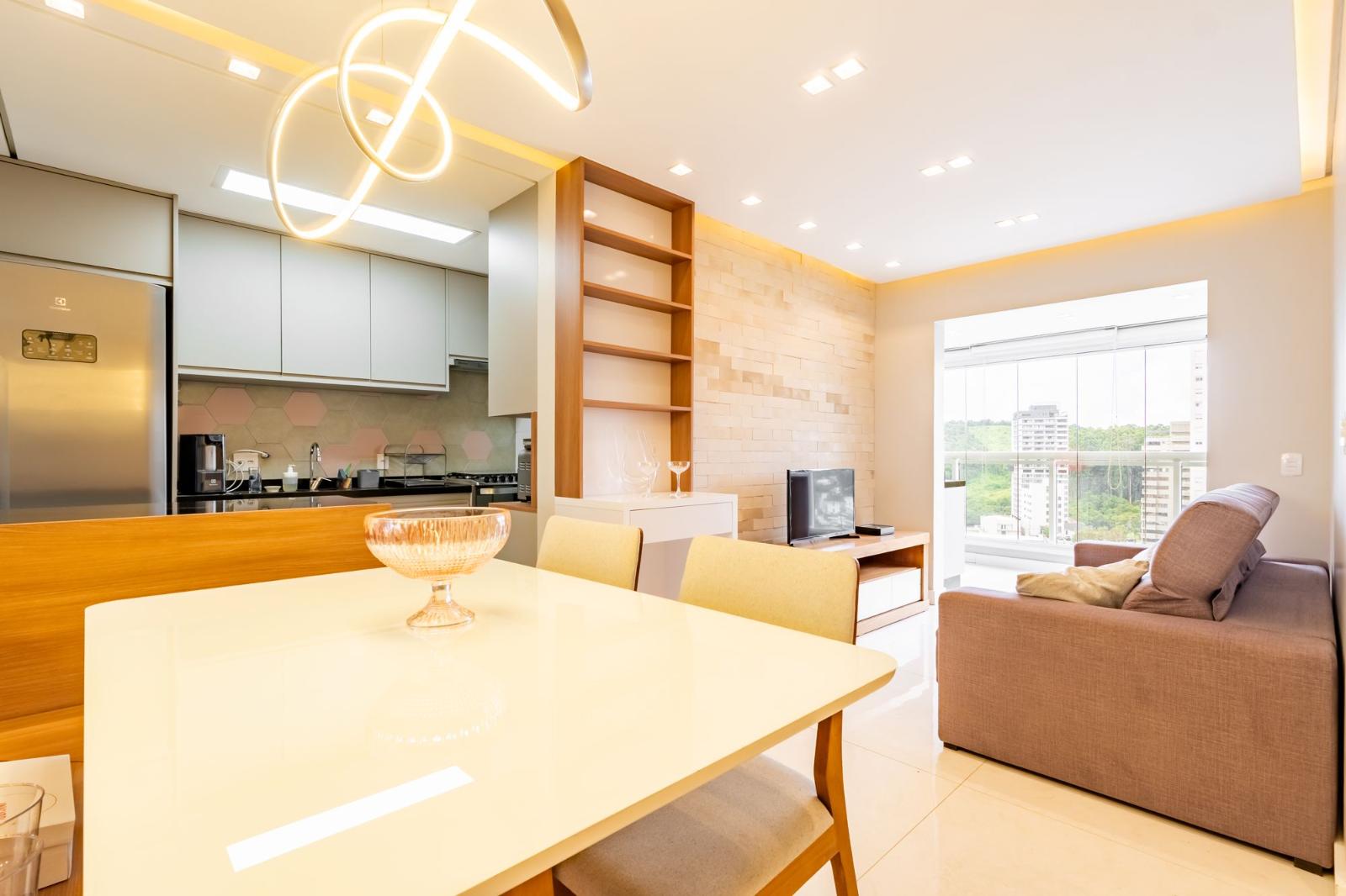 Sala de estar apartamento à venda em Glass Alphaville, Alphaville, Barueri — 1 suíte, 66 m² — imagem 2 de 18