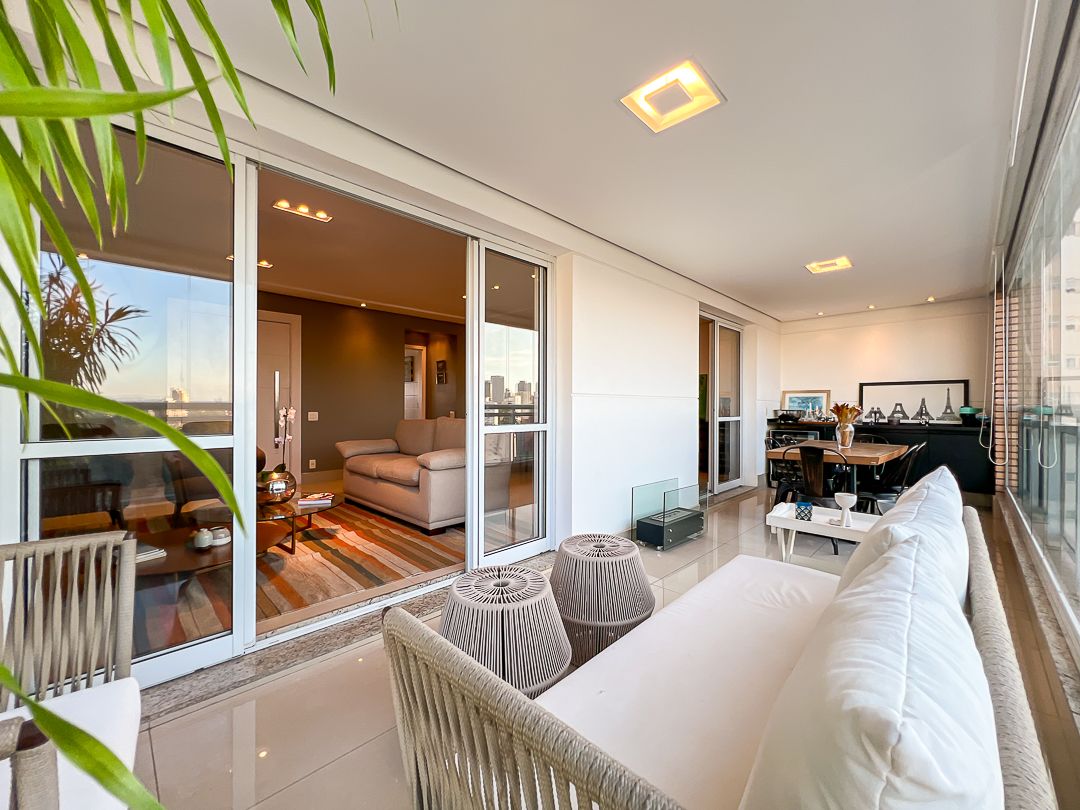 Sala de estar apartamento à venda em Vila Andrade, São Paulo — 2 suítes, 200 m² — imagem 2 de 18