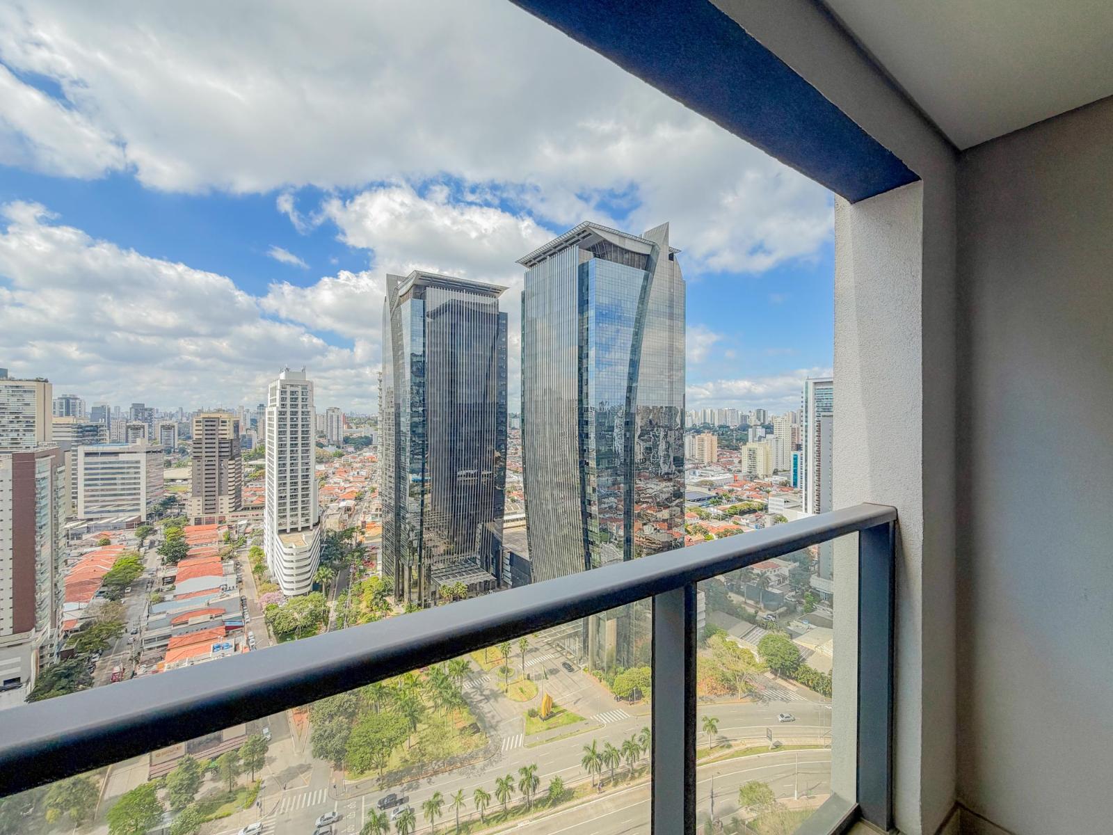Sala de estar apartamento à venda em Chácara Santo Antônio, São Paulo — 4 suítes, 227 m² — imagem 2 de 15