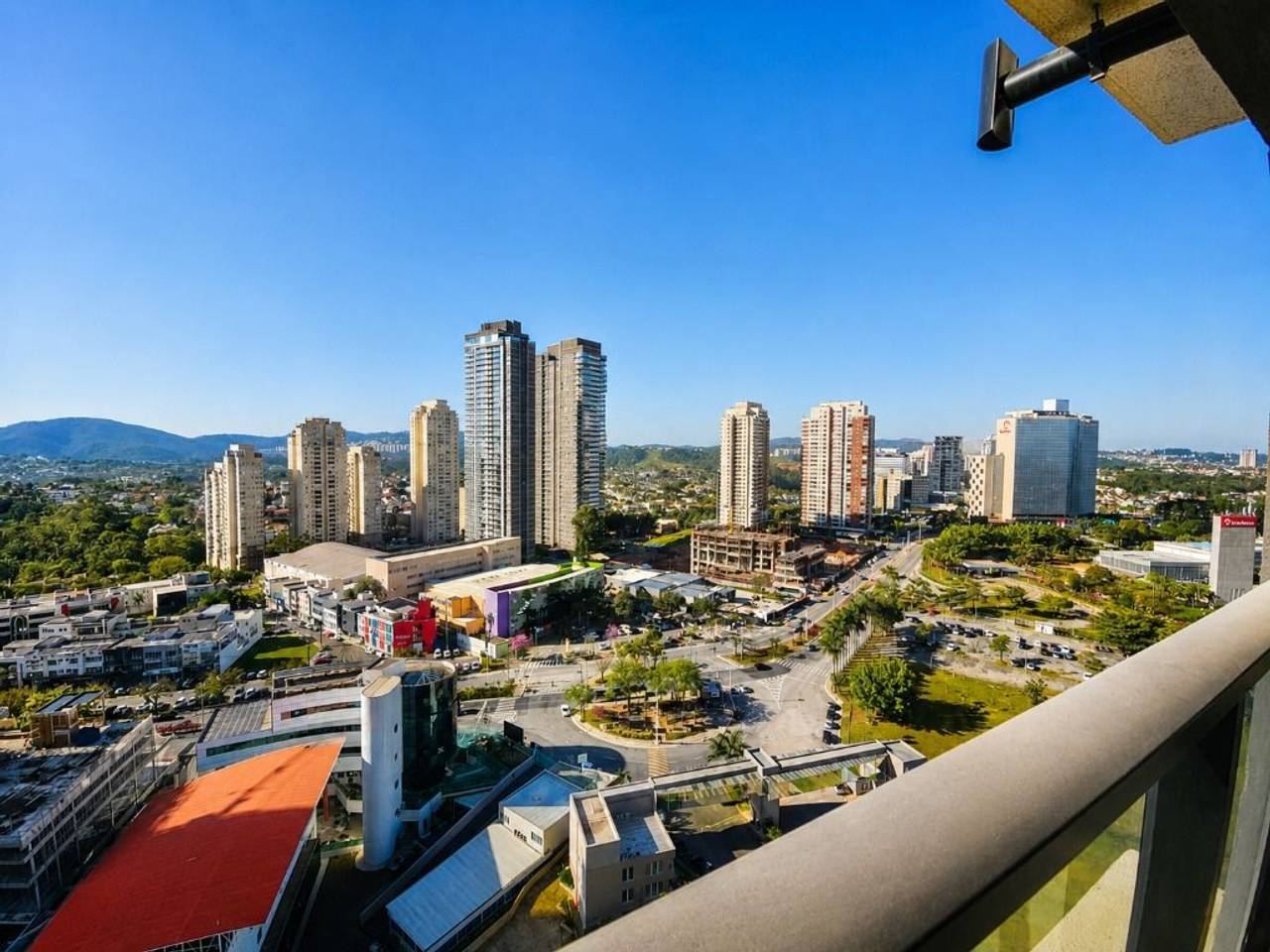 Sala de estar apartamento à venda em Gran Alphaville, Alphaville, Barueri — 2 suítes, 86 m² — imagem 2 de 20