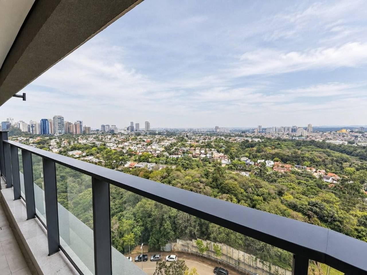 Sala de estar apartamento à venda em  Infinity Alphaville, Alphaville, Barueri — 3 suítes, 142 m² — imagem 2 de 20