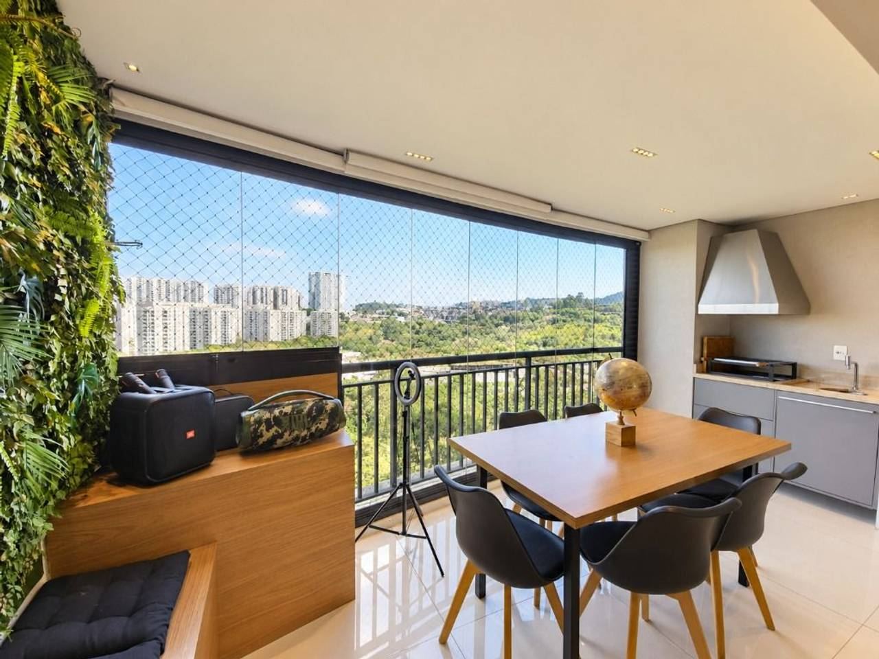 Sala de estar apartamento à venda em Bellagio Ecopark Alphaville, Green Valley, Barueri — 2 suítes, 74 m² — imagem 2 de 20