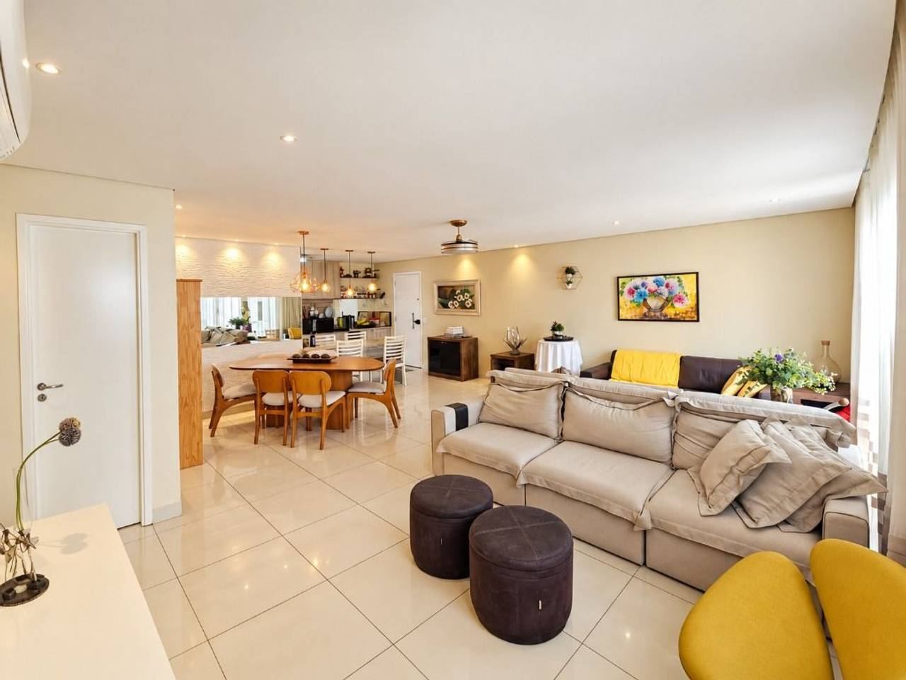 Sala de estar apartamento à venda em Alpha Vita, Alphaville, Santana de Parnaíba — 2 suítes, 110 m² — imagem 2 de 18