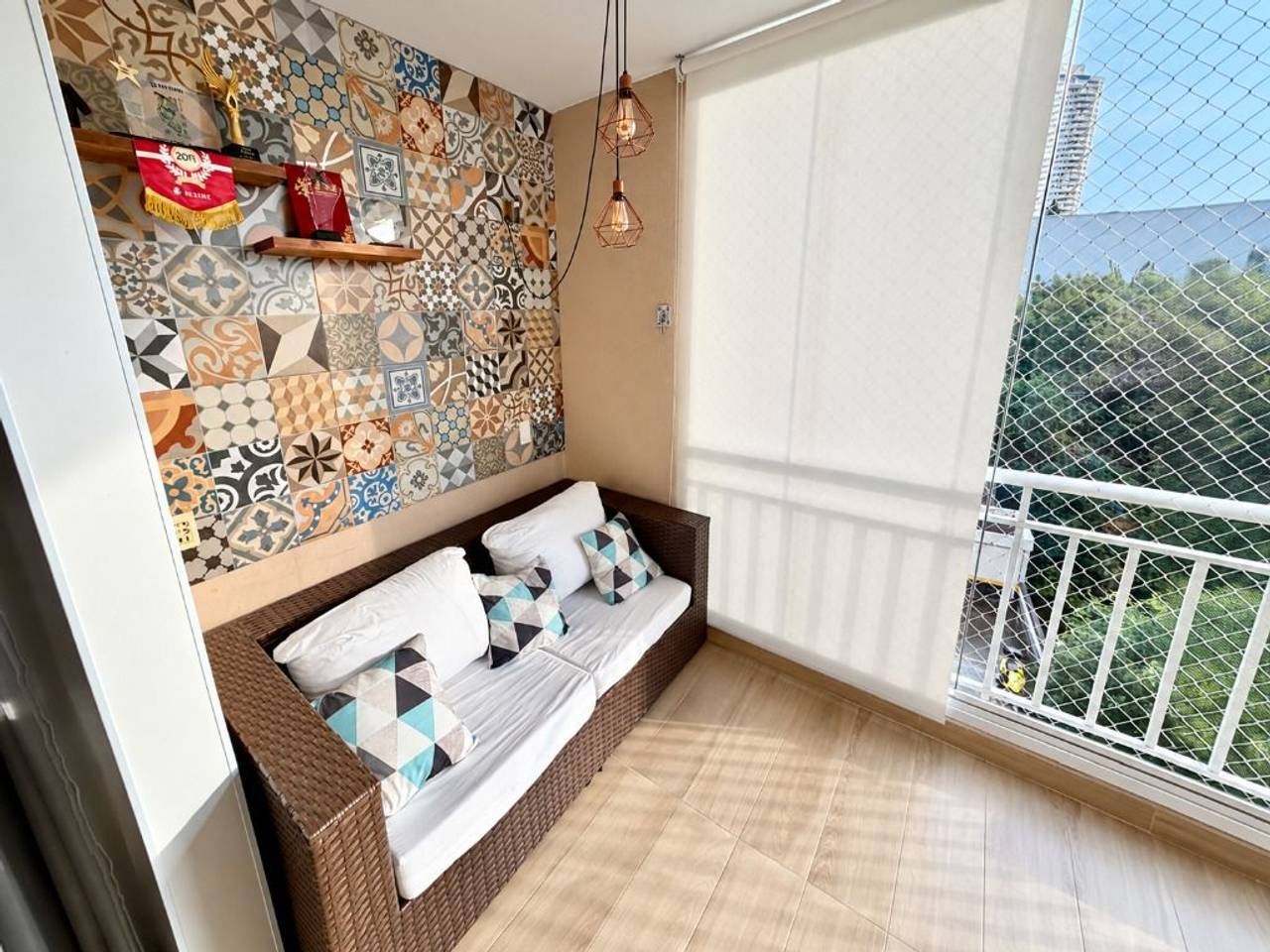 Sala de estar apartamento à venda em Alphaview, Jardim Tupanci, Barueri — 1 suíte, 88 m² — imagem 2 de 20