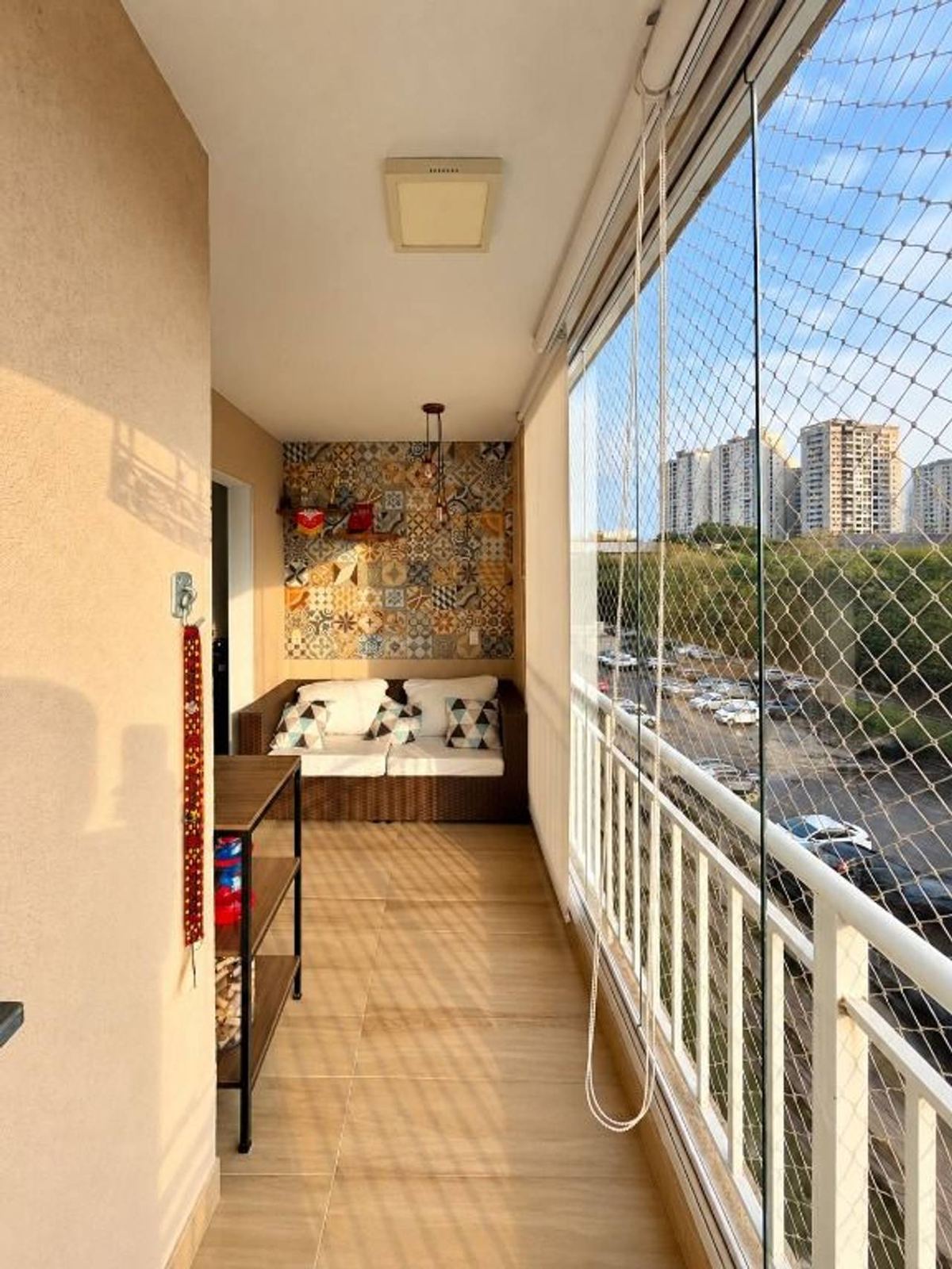 Cozinha e área gourmet apartamento à venda em Alphaview, Jardim Tupanci, Barueri — 1 suíte, 88 m² — imagem 3 de 20