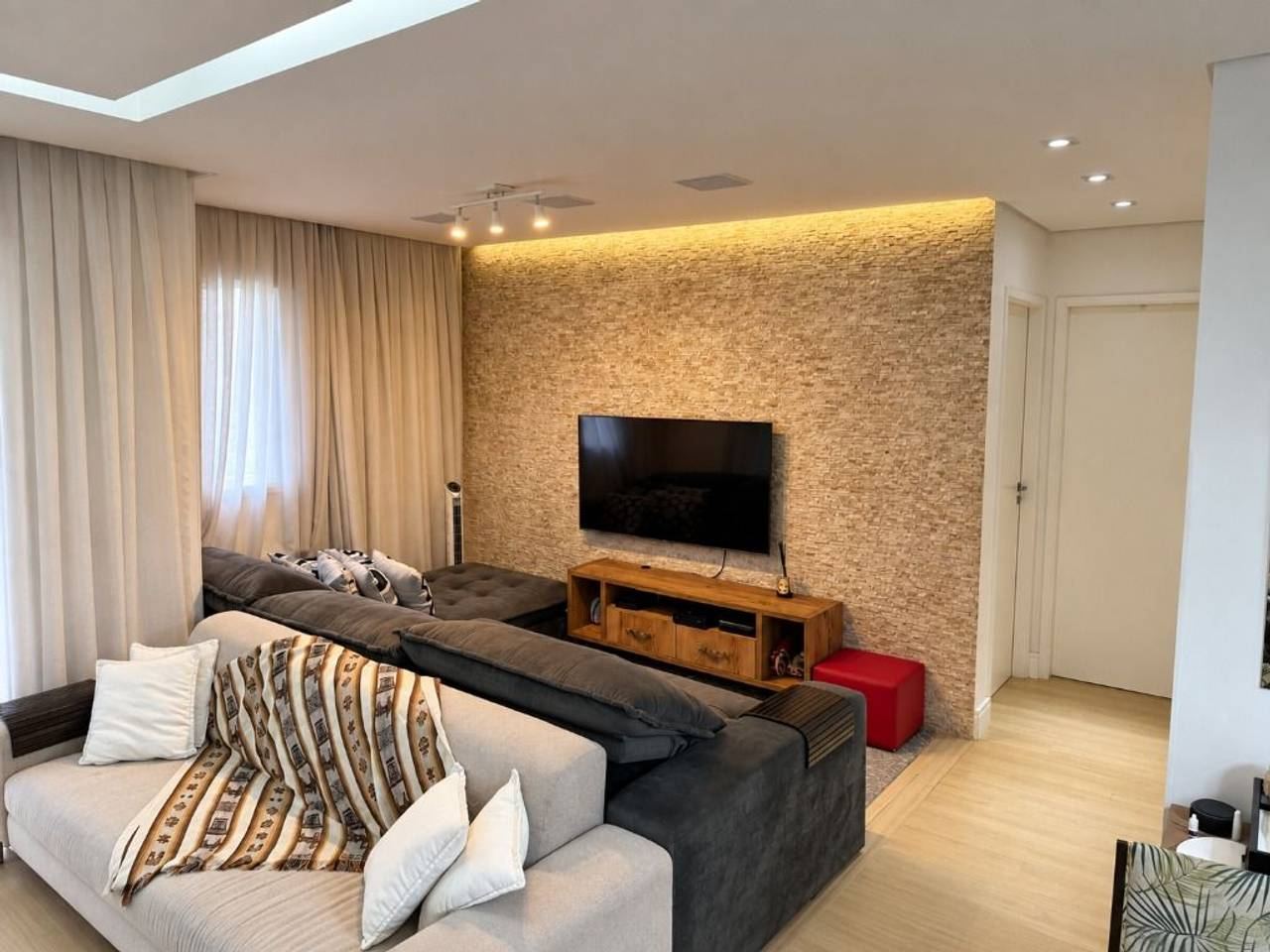 Área de convivência apartamento à venda em Alphaview, Jardim Tupanci, Barueri — 1 suíte, 88 m² — imagem 6 de 20