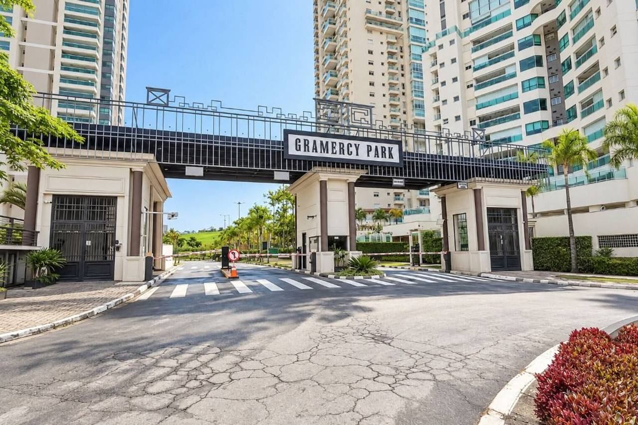 Piscina e área externa cobertura à venda em Condominio Madison Park, Alphaville, Barueri — 4 suítes, 498 m² — imagem 5 de 7