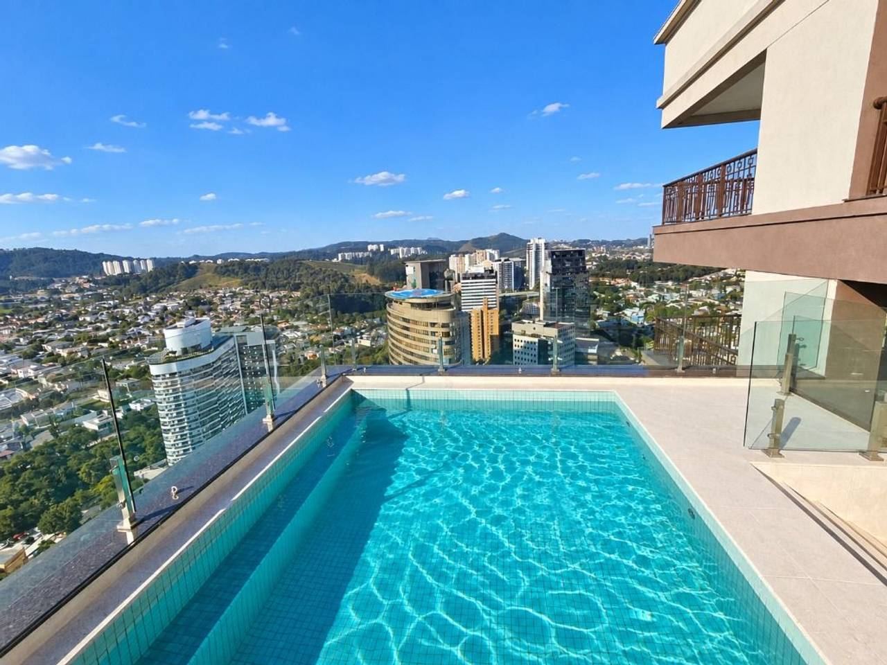 Fachada cobertura à venda em Myra, Alphaville, Barueri — 4 suítes, 708 m² — imagem 1 de 18