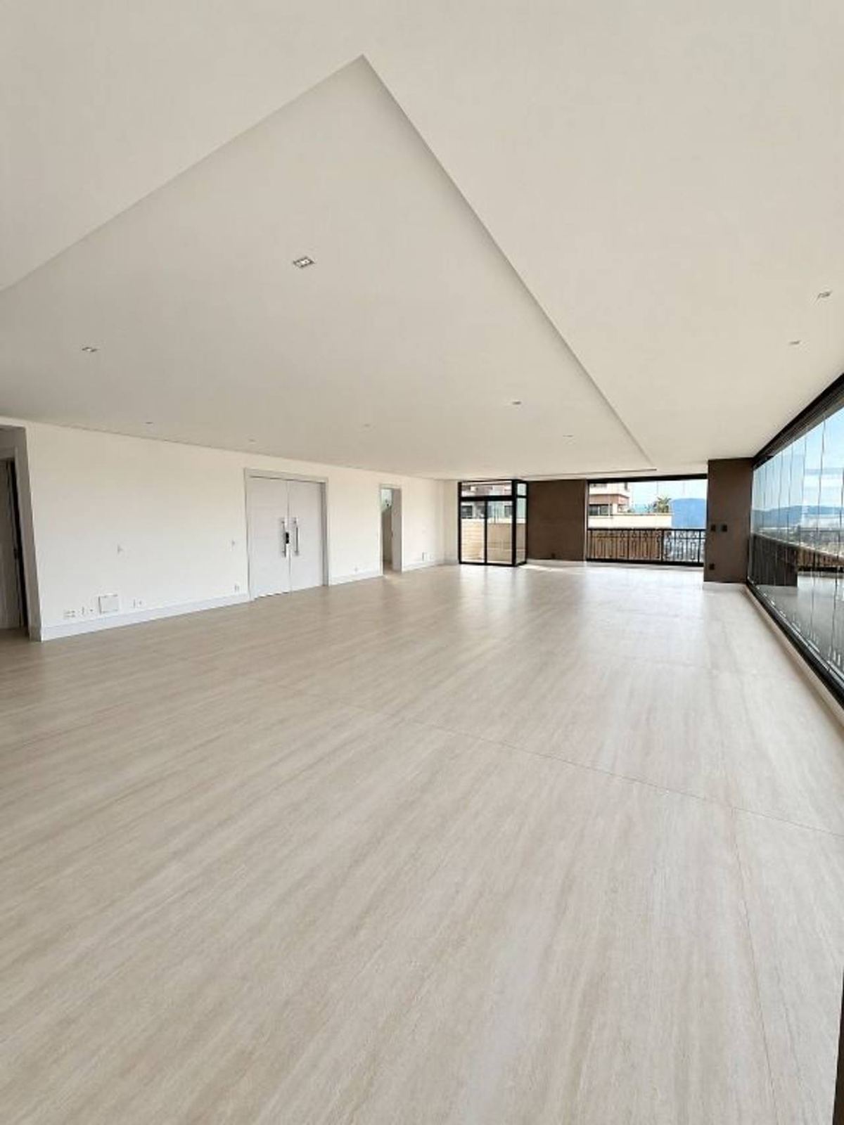 Piscina e área externa cobertura à venda em Myra, Alphaville, Barueri — 4 suítes, 708 m² — imagem 5 de 18
