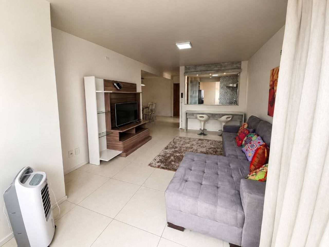 Sala de estar apartamento à venda em  Condomínio Master Residence Stay, Alphaville, Barueri — 2 suítes, 98 m² — imagem 2 de 4