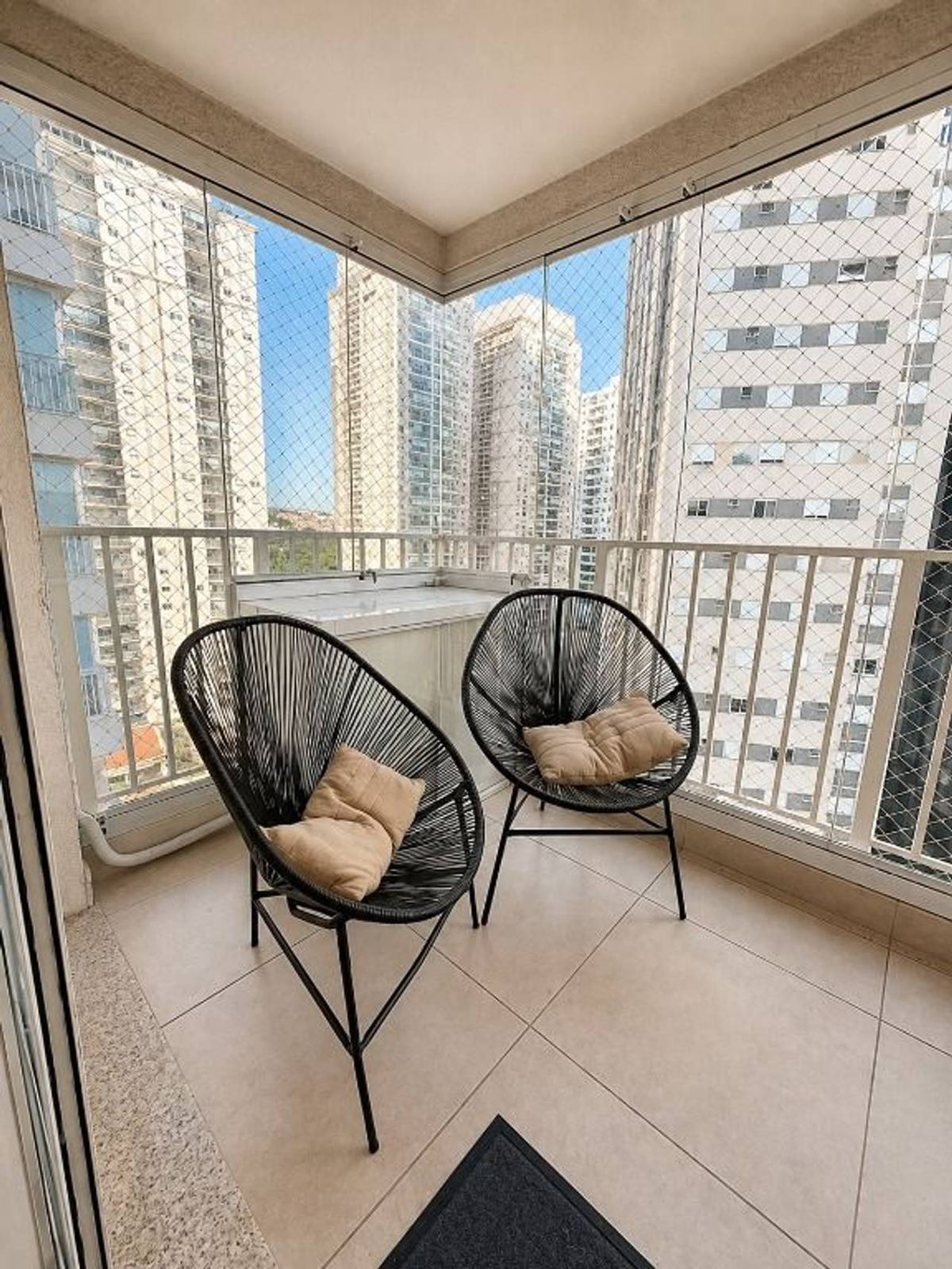 Sala de estar apartamento à venda em Condominio Acqua Park Alphaville, Barueri — 1 suíte, 49 m² — imagem 2 de 20