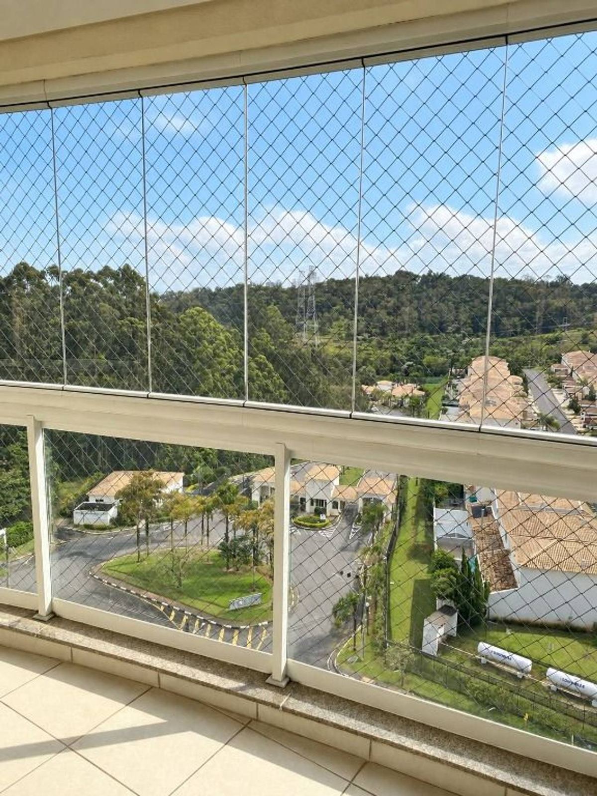 Sala de estar apartamento à venda em Resort Tambore, Tamboré, Santana de Parnaíba — 1 suíte, 113 m² — imagem 2 de 9