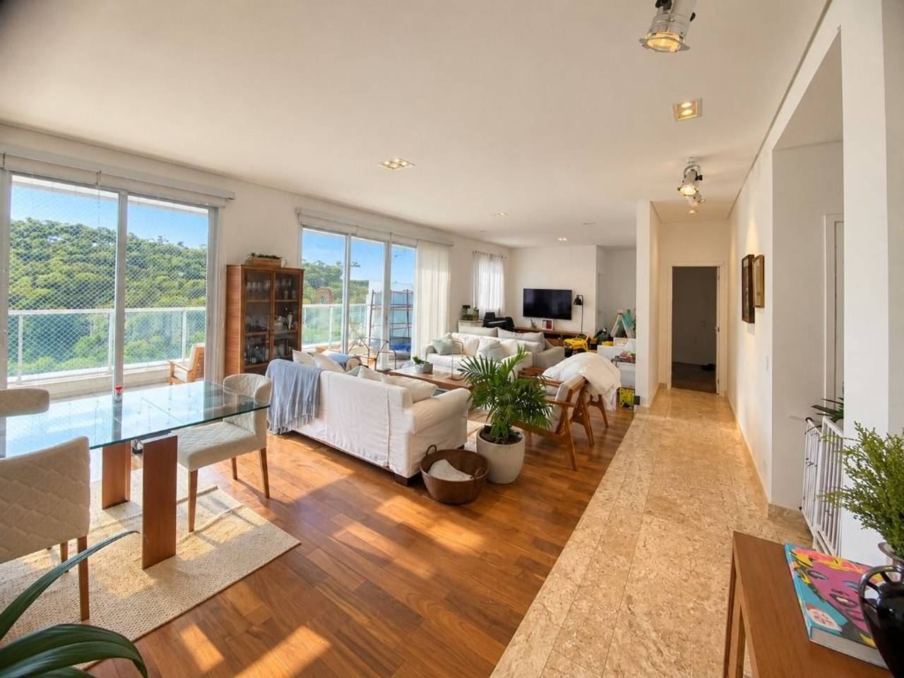 Sala de estar apartamento à venda em Condominio Penthouses, Tamboré, Santana de Parnaíba — 3 suítes, 284 m² — imagem 2 de 20