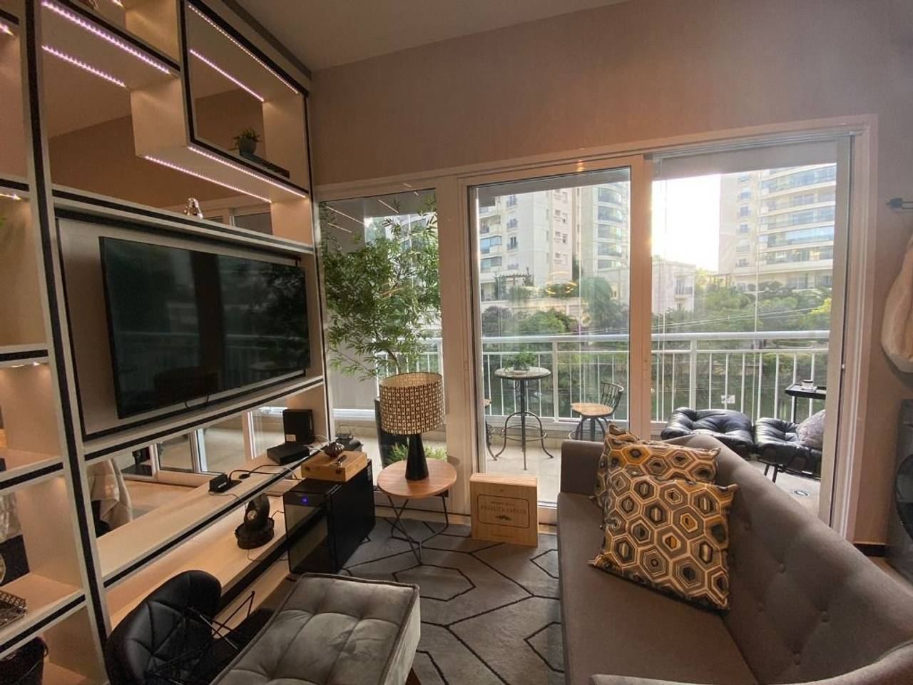 Cozinha e área gourmet apartamento à venda em Trix Tambore Housing, Tamboré, Santana de Parnaíba — 1 suíte, 50 m² — imagem 3 de 10