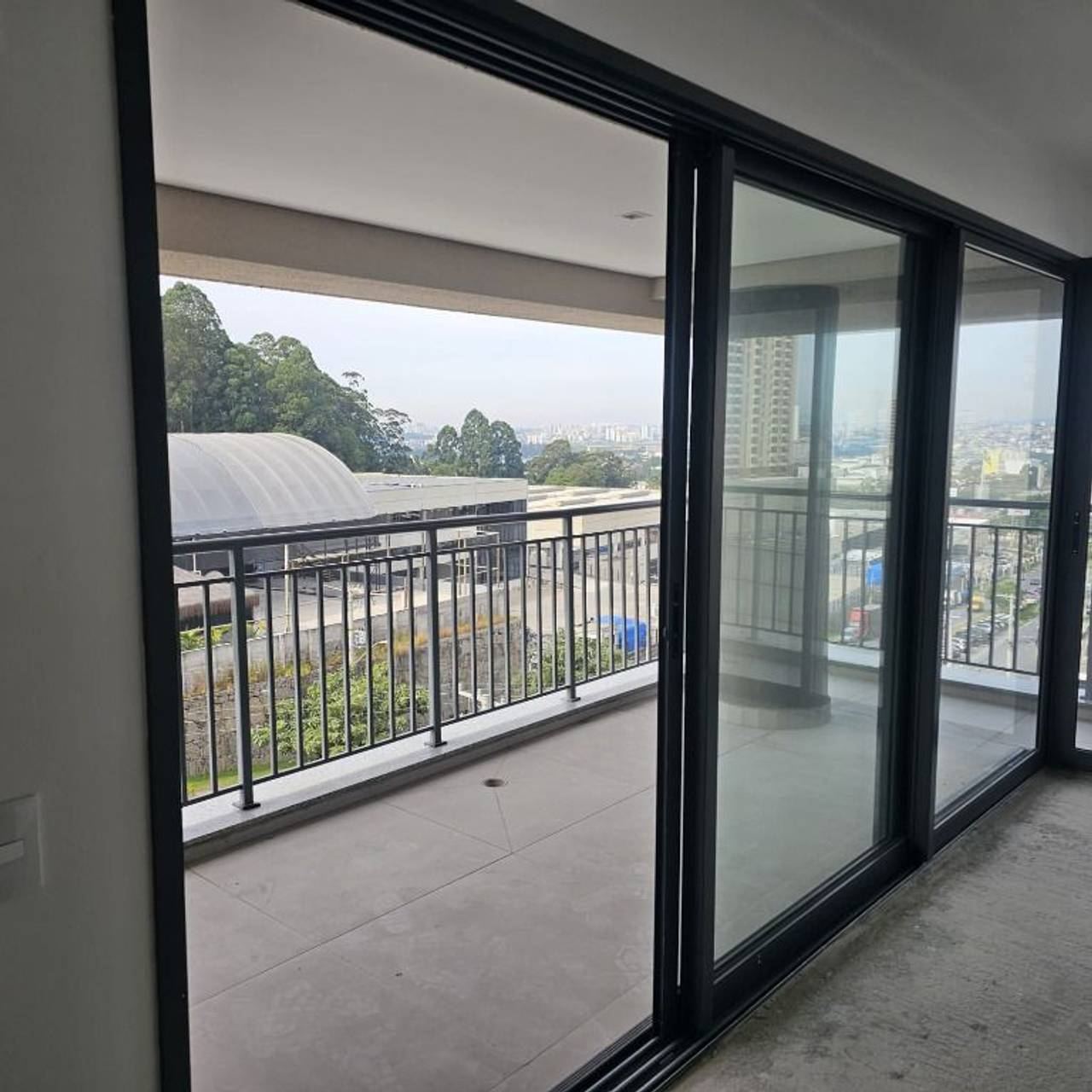 Sala de estar apartamento à venda em Condomínio Vedara Alphaville, Alphaville, Barueri — 3 suítes, 120 m² — imagem 2 de 20