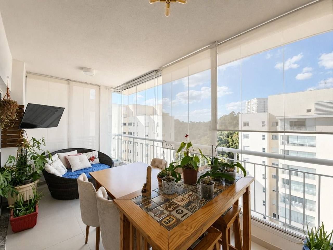Sala de estar apartamento à venda em Ghaia Tambore, Santana de Parnaíba — 1 suíte, 132 m² — imagem 2 de 20