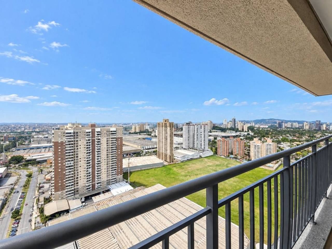 Sala de estar apartamento à venda em Condomínio Vedara Alphaville, Alphaville, Barueri — 2 suítes, 120 m² — imagem 2 de 20