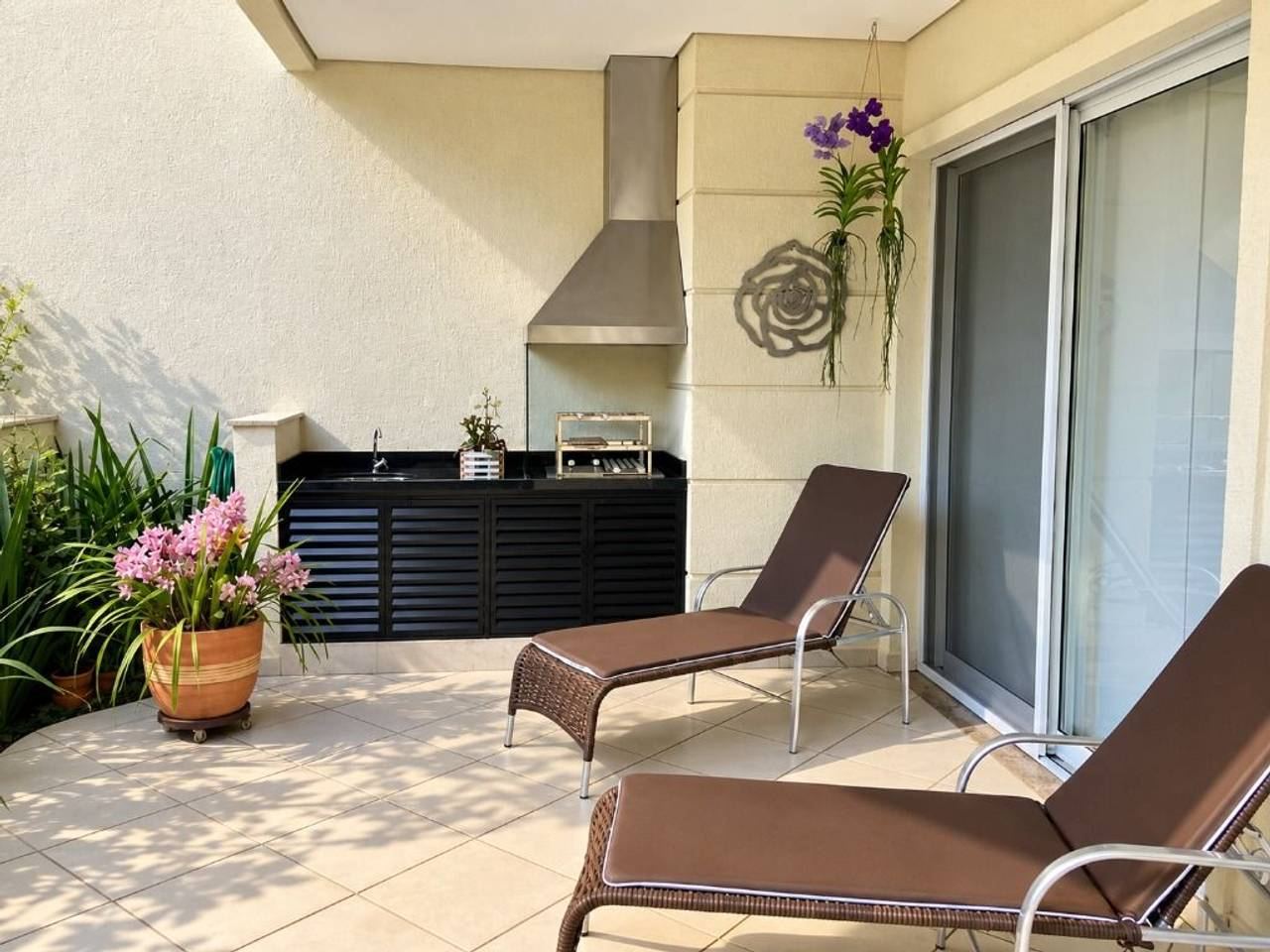 Sala de estar apartamento à venda em Jardins de Tambore , Santana de Parnaíba — 3 suítes, 150 m² — imagem 2 de 15